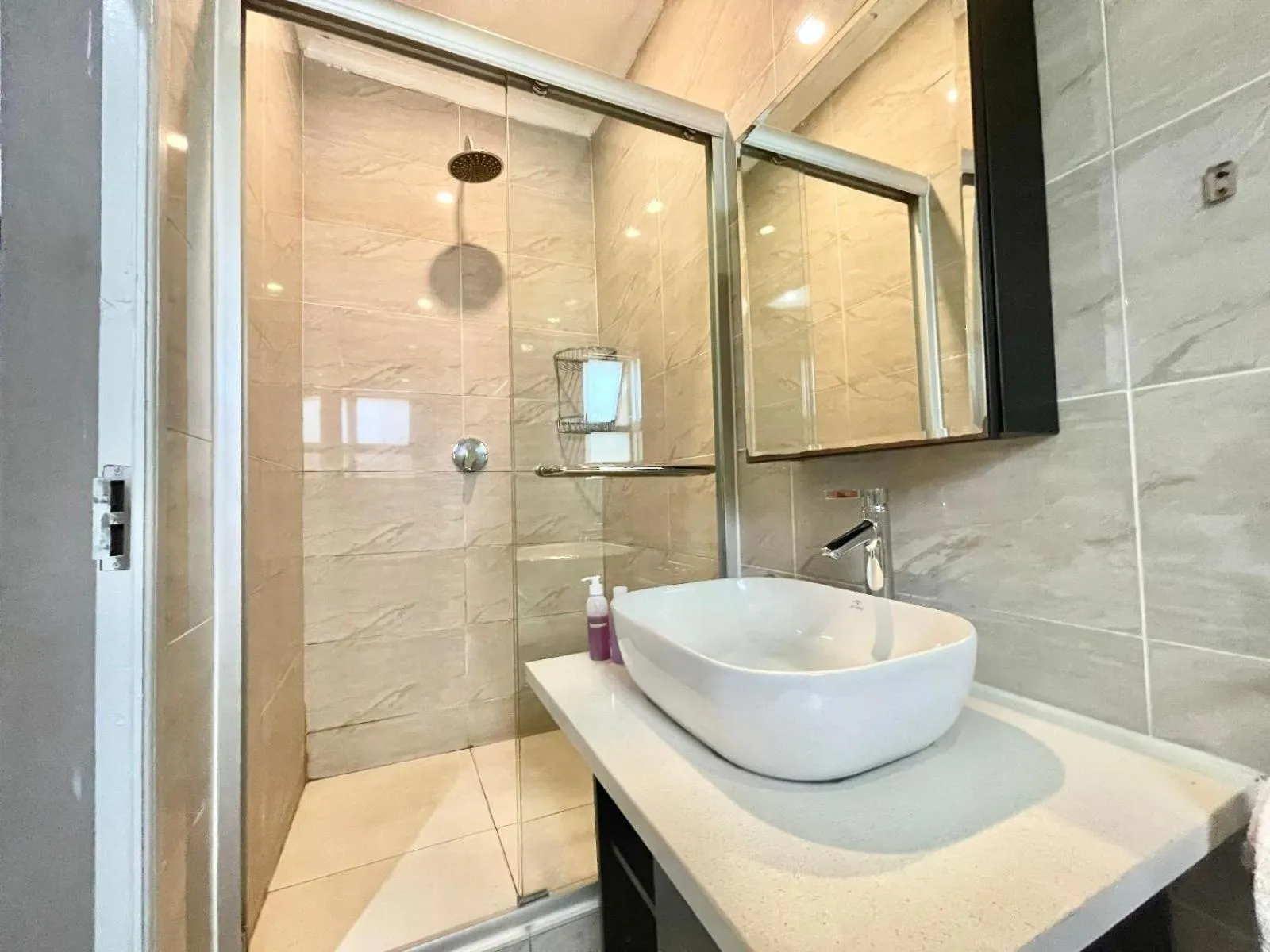 Azinnia Rivonia Guest House