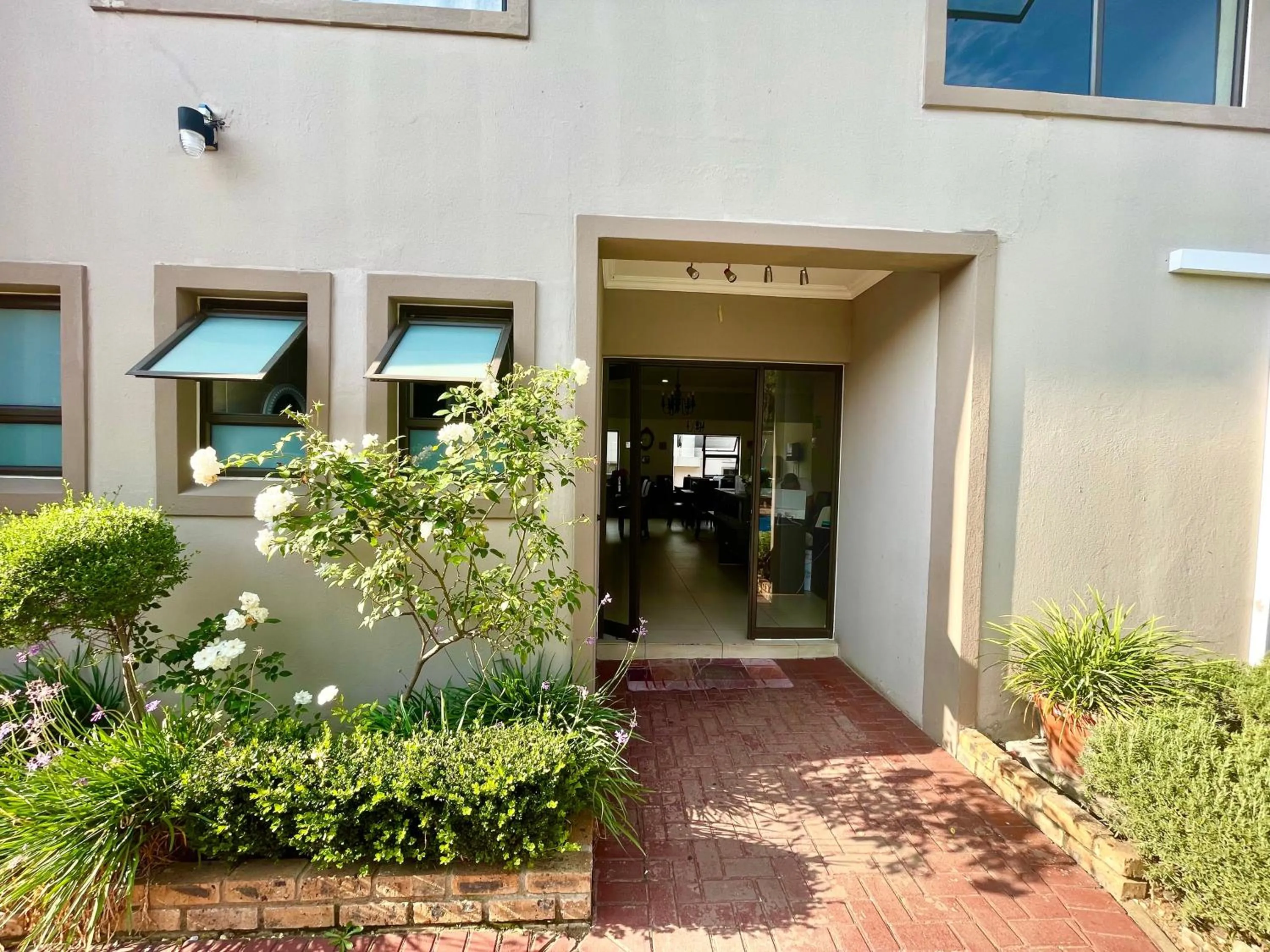 Azinnia Rivonia Guest House