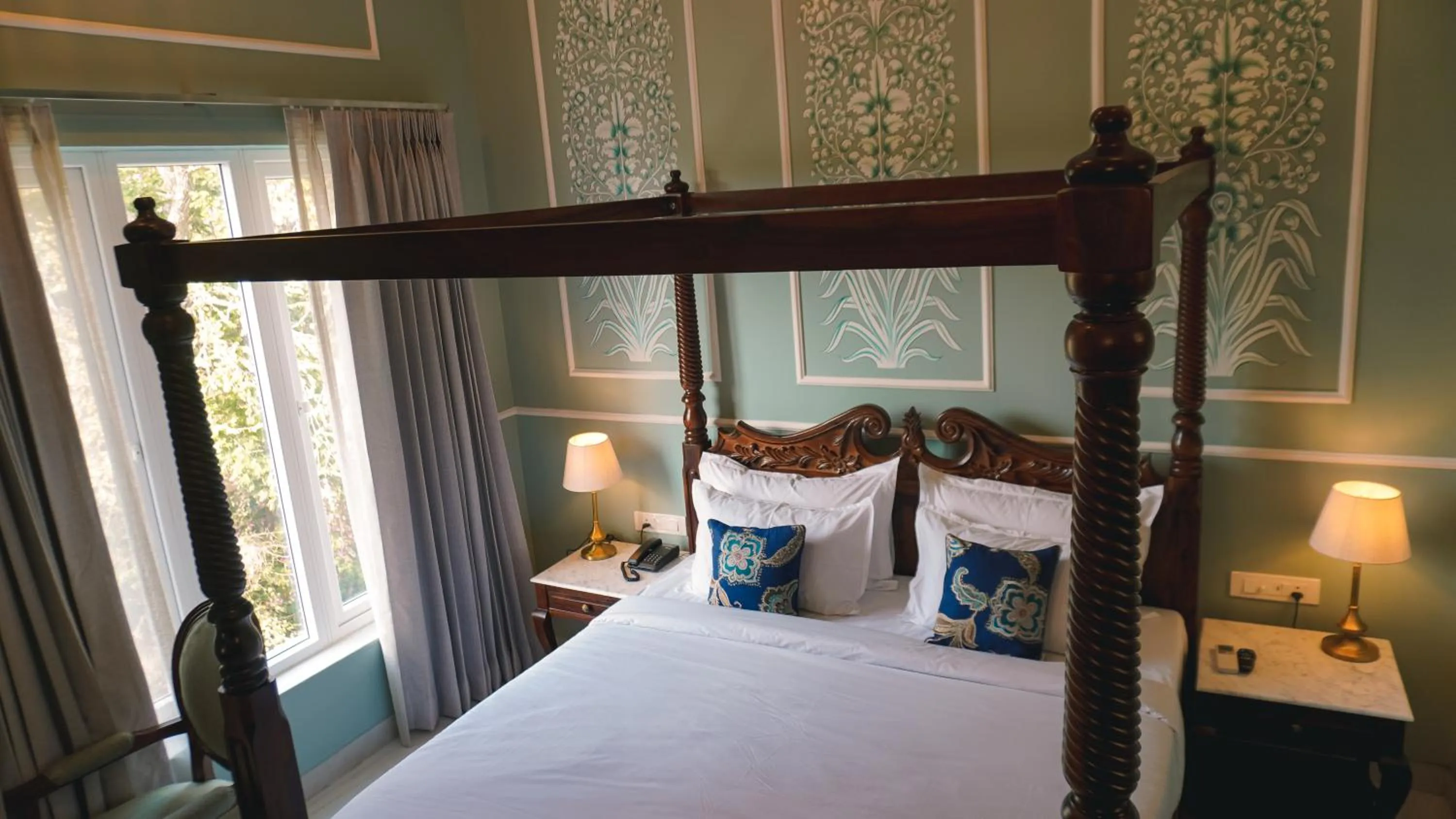 Bed in Hotel Naren Villa