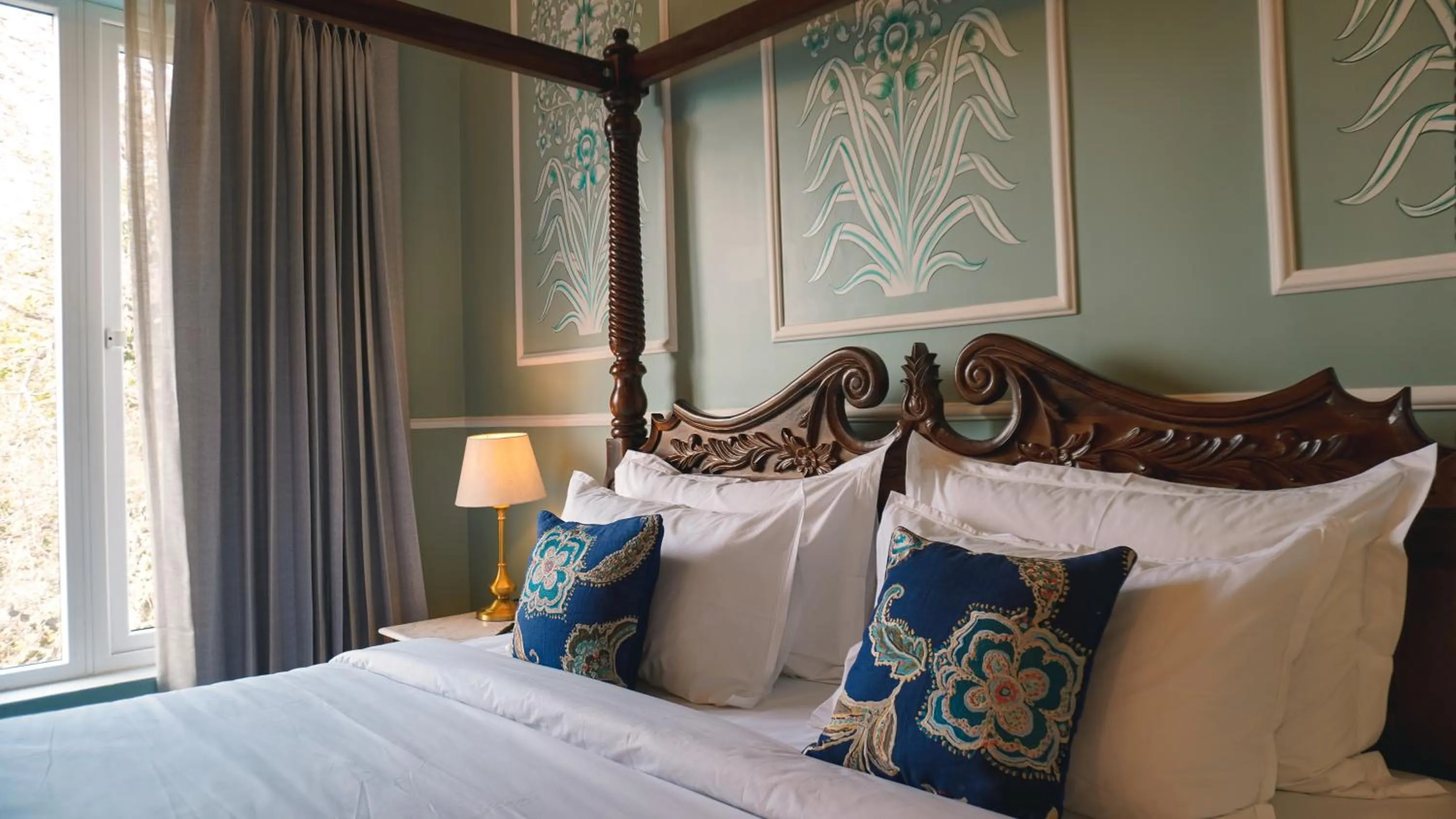 Bed in Hotel Naren Villa