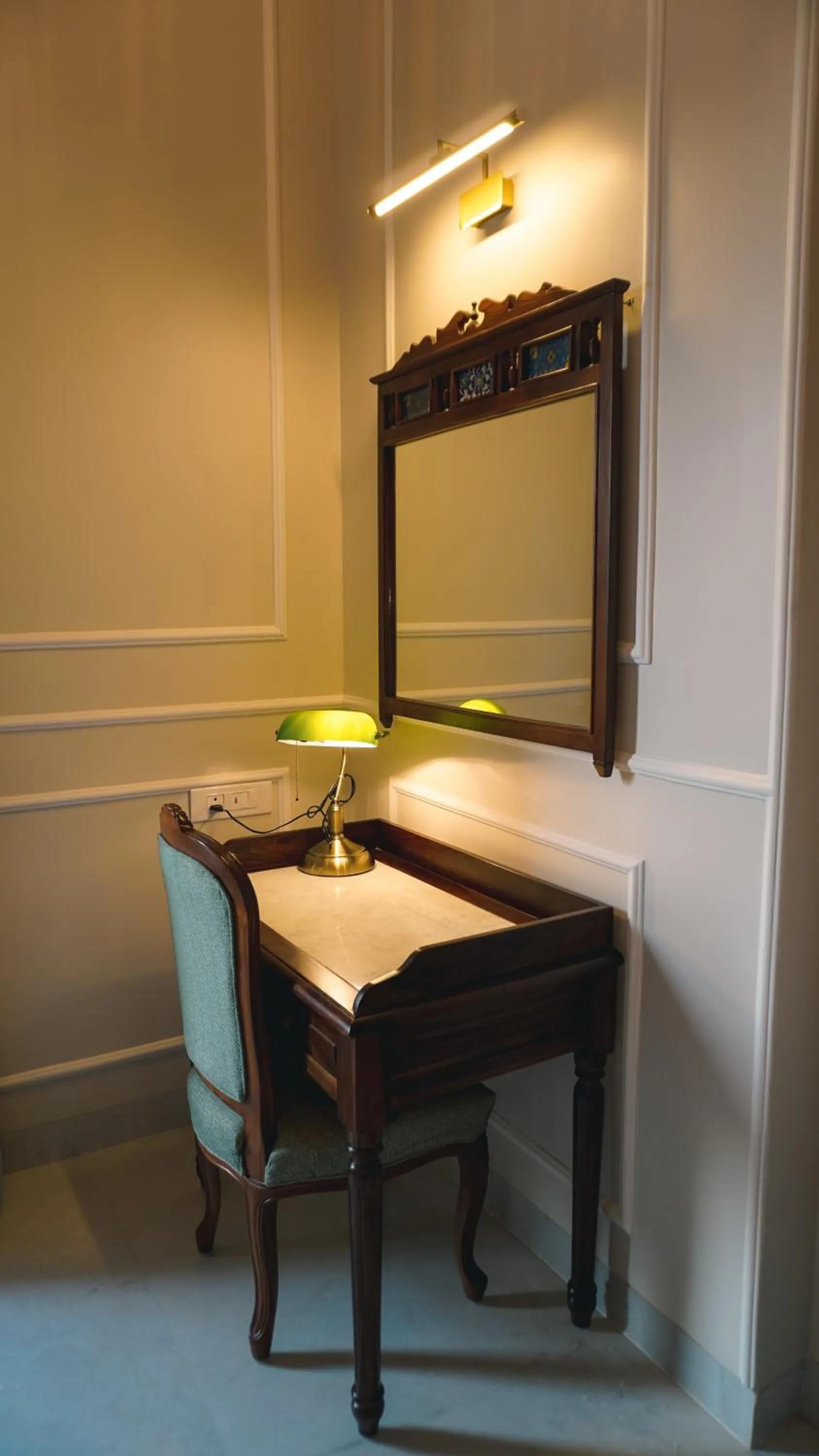 hair dresser in Hotel Naren Villa