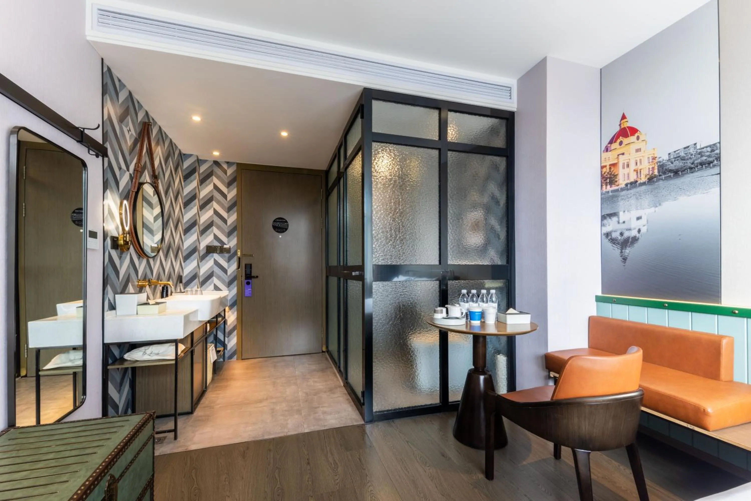 Seating area in Atour Light Hotel Shanghai Jing'an Natural History Museum, Suzhou River Bank