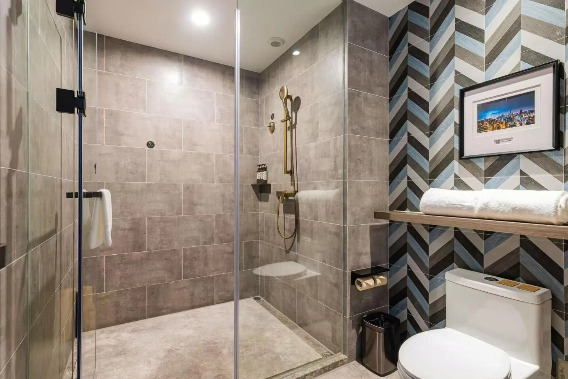 Toilet in Atour Light Hotel Shanghai Jing'an Natural History Museum, Suzhou River Bank