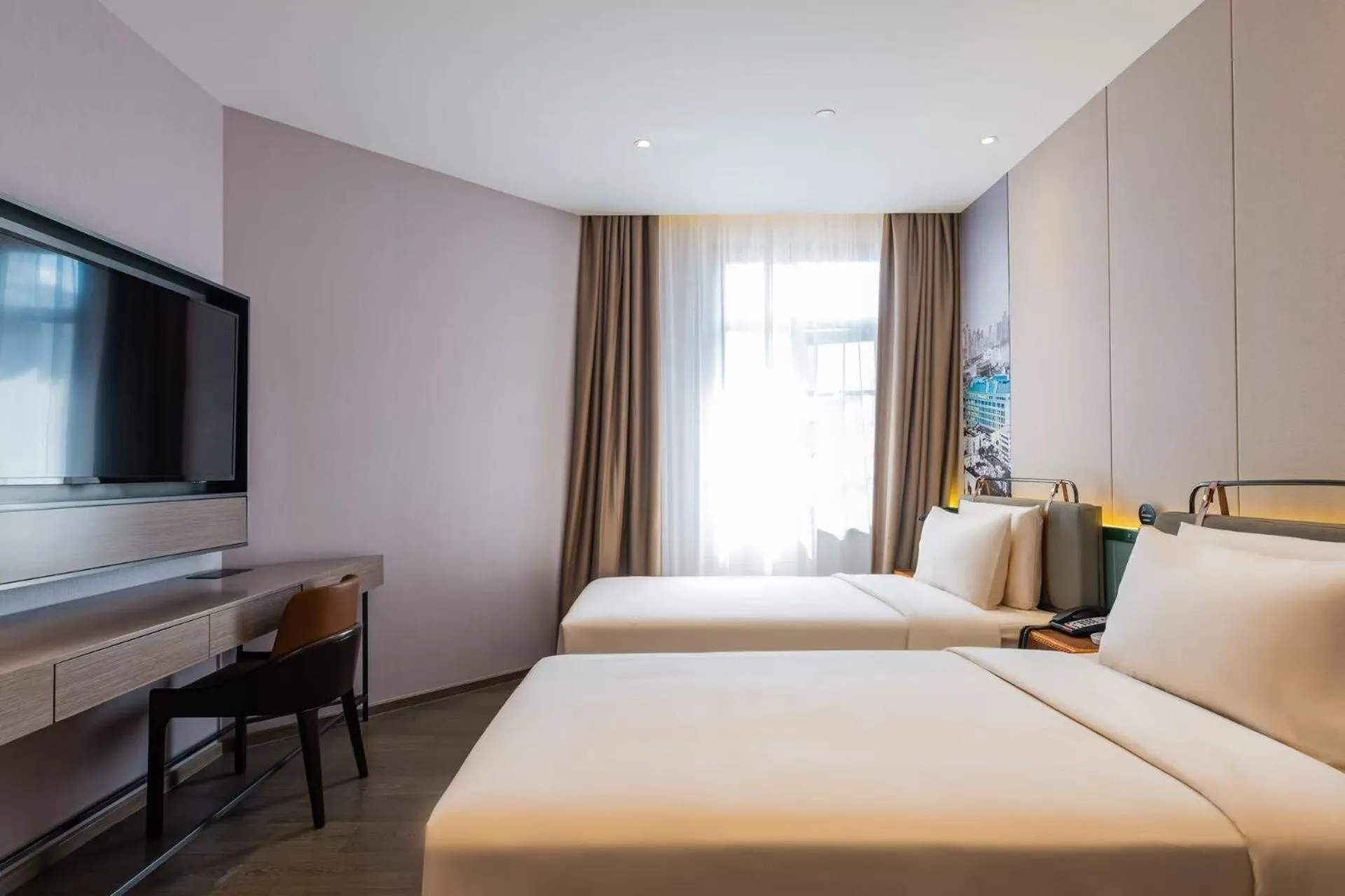 Bed in Atour Light Hotel Shanghai Jing'an Natural History Museum, Suzhou River Bank