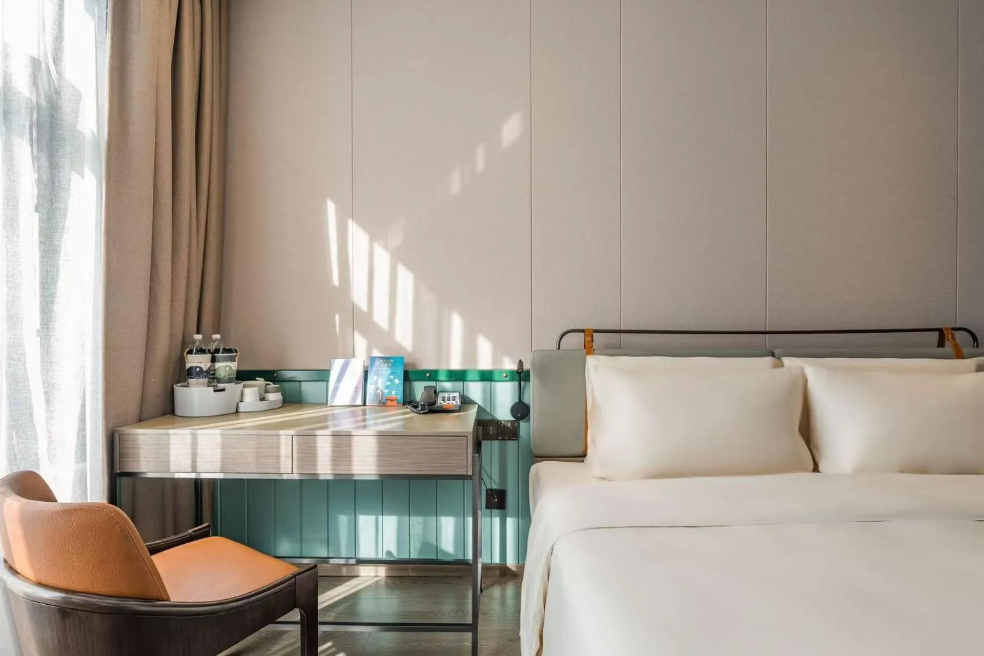 Bedroom, Bed in Atour Light Hotel Shanghai Jing'an Natural History Museum, Suzhou River Bank