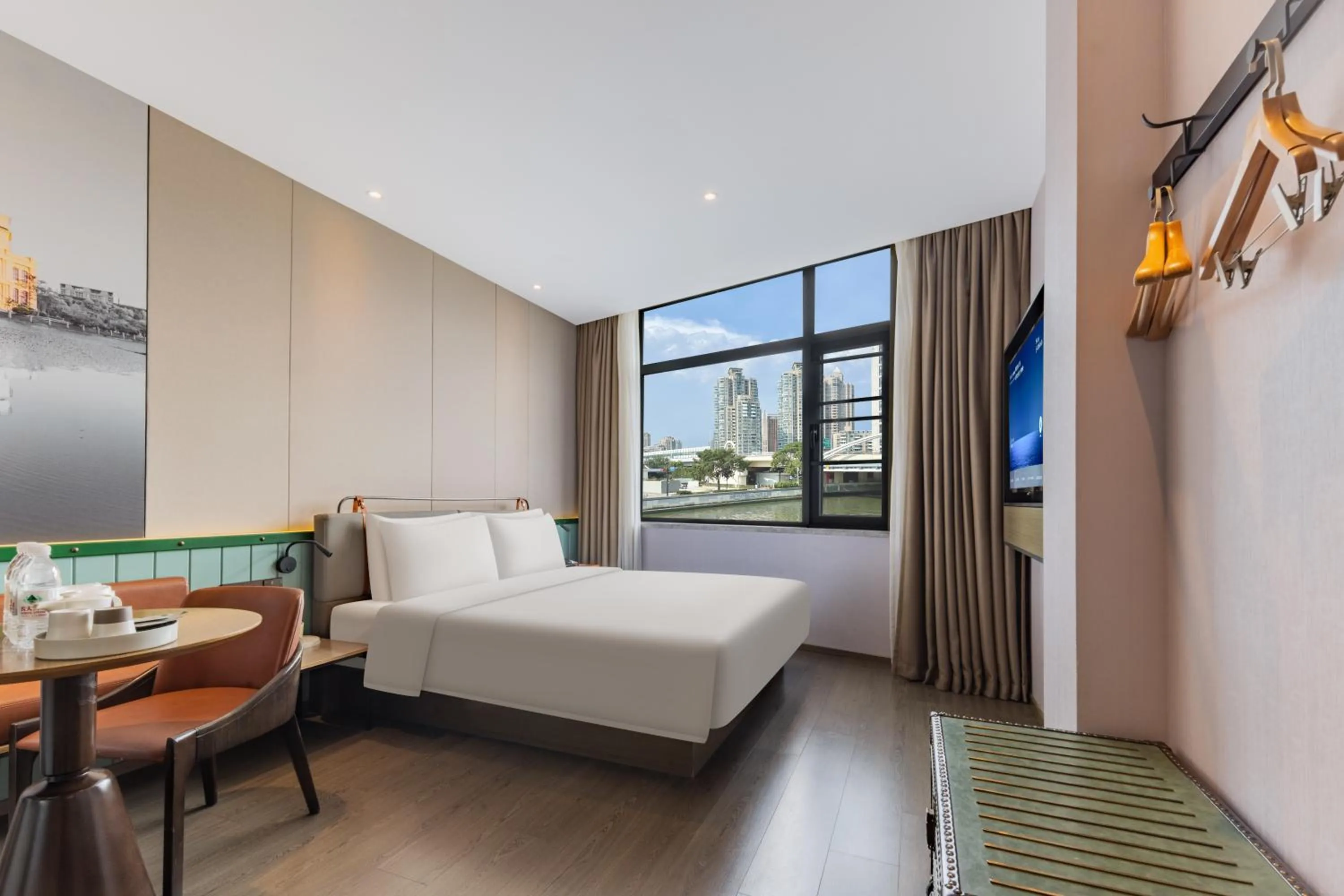 Bedroom, Bed in Atour Light Hotel Shanghai Jing'an Natural History Museum, Suzhou River Bank