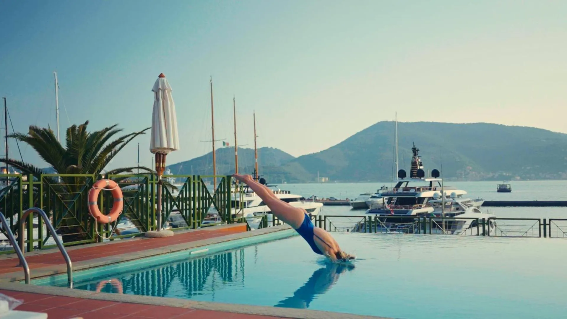 Swimming pool in Porto Lotti Suite Hotel