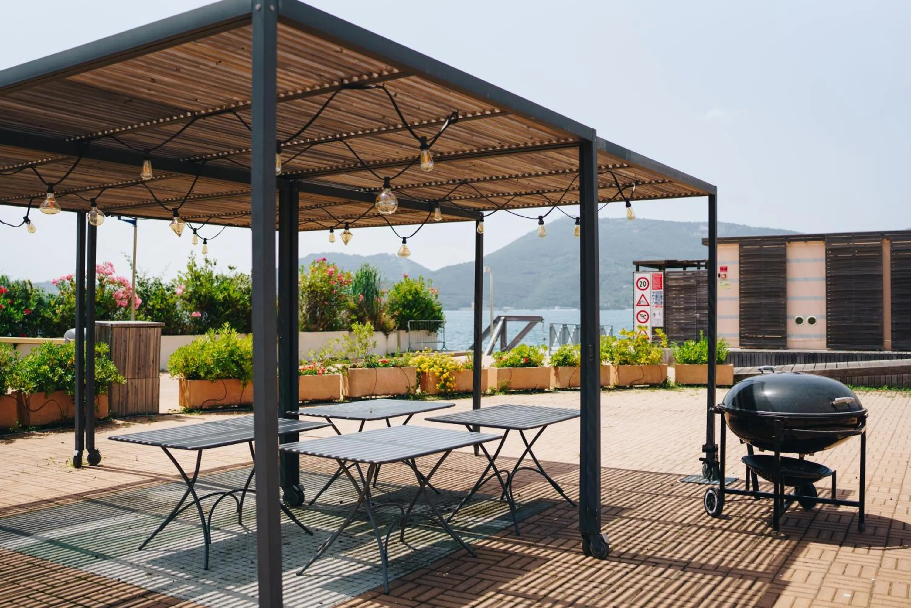 BBQ facilities in Porto Lotti Suite Hotel