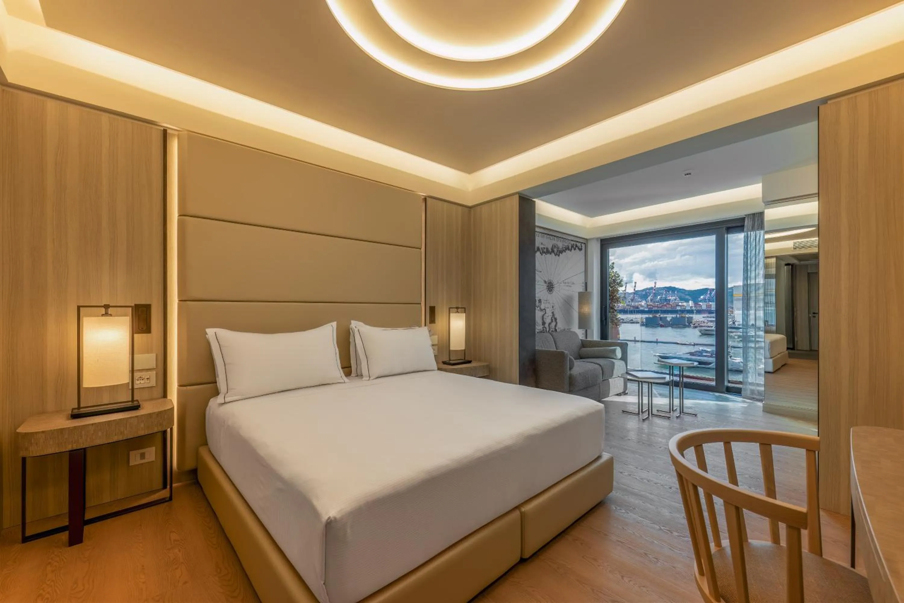 Bed in Porto Lotti Suite Hotel