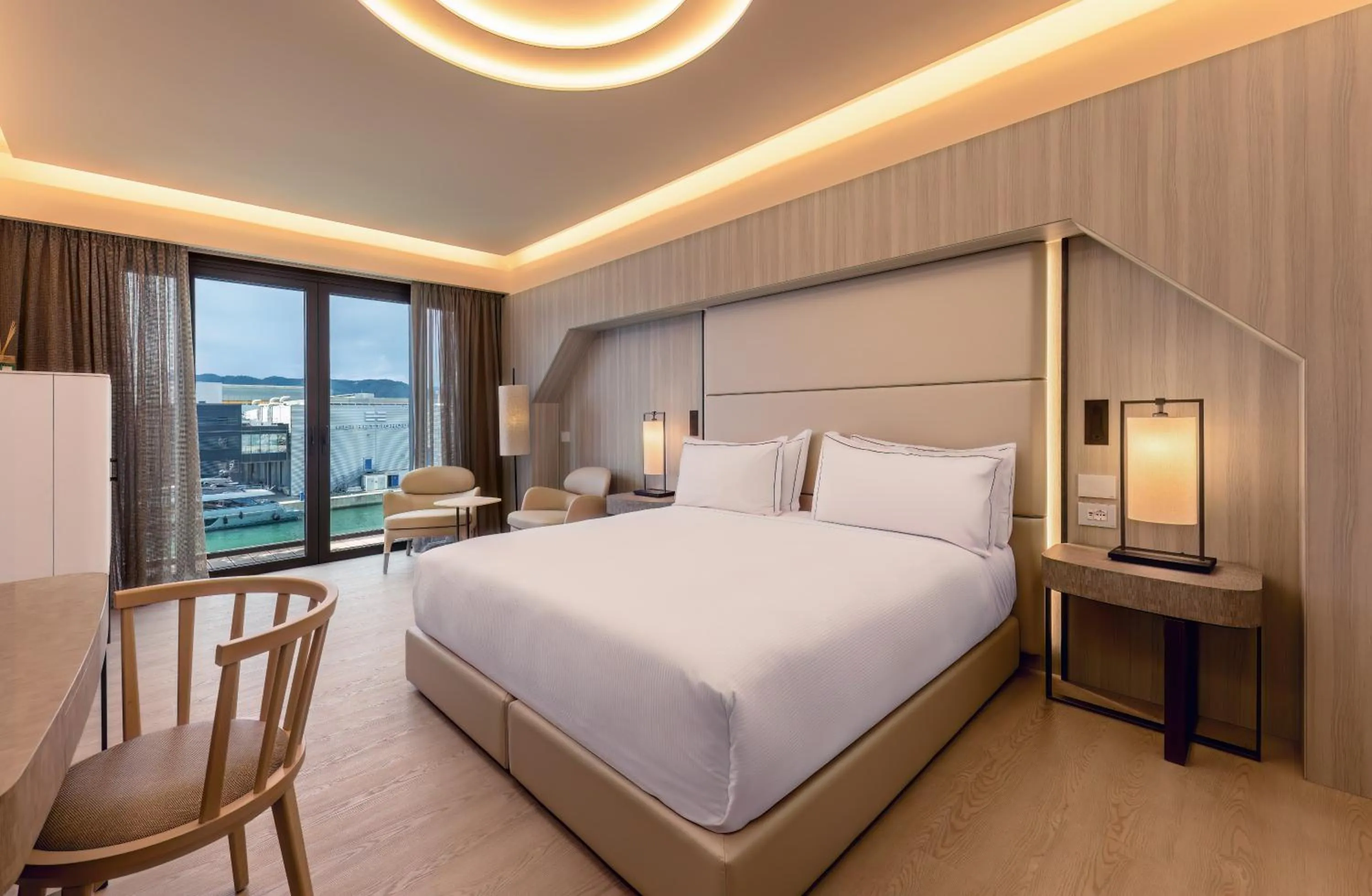 Bed in Porto Lotti Suite Hotel