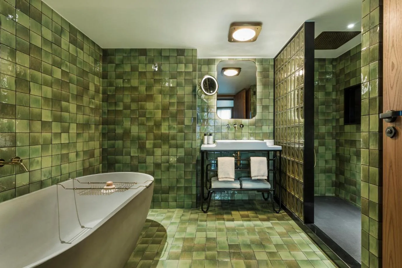 Shower in La Fondation