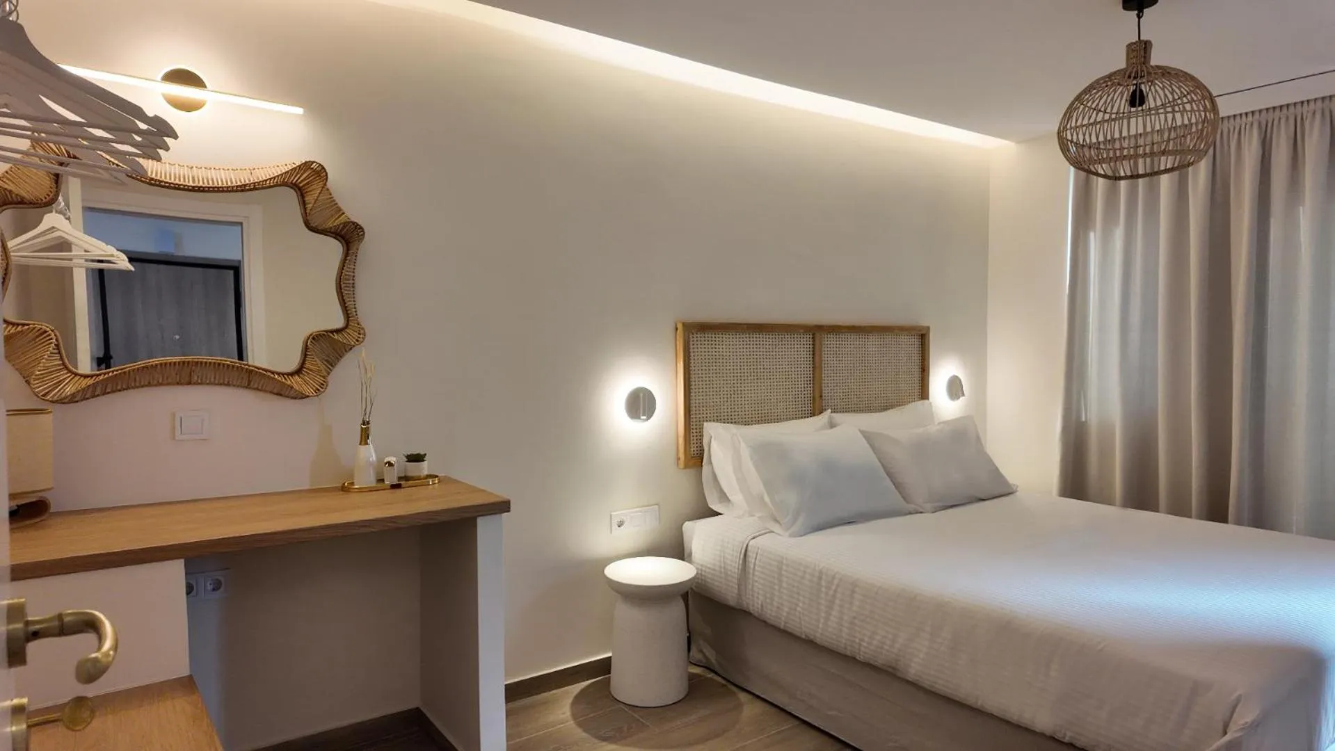 Bed in Euphoria Apartments Monastiraki