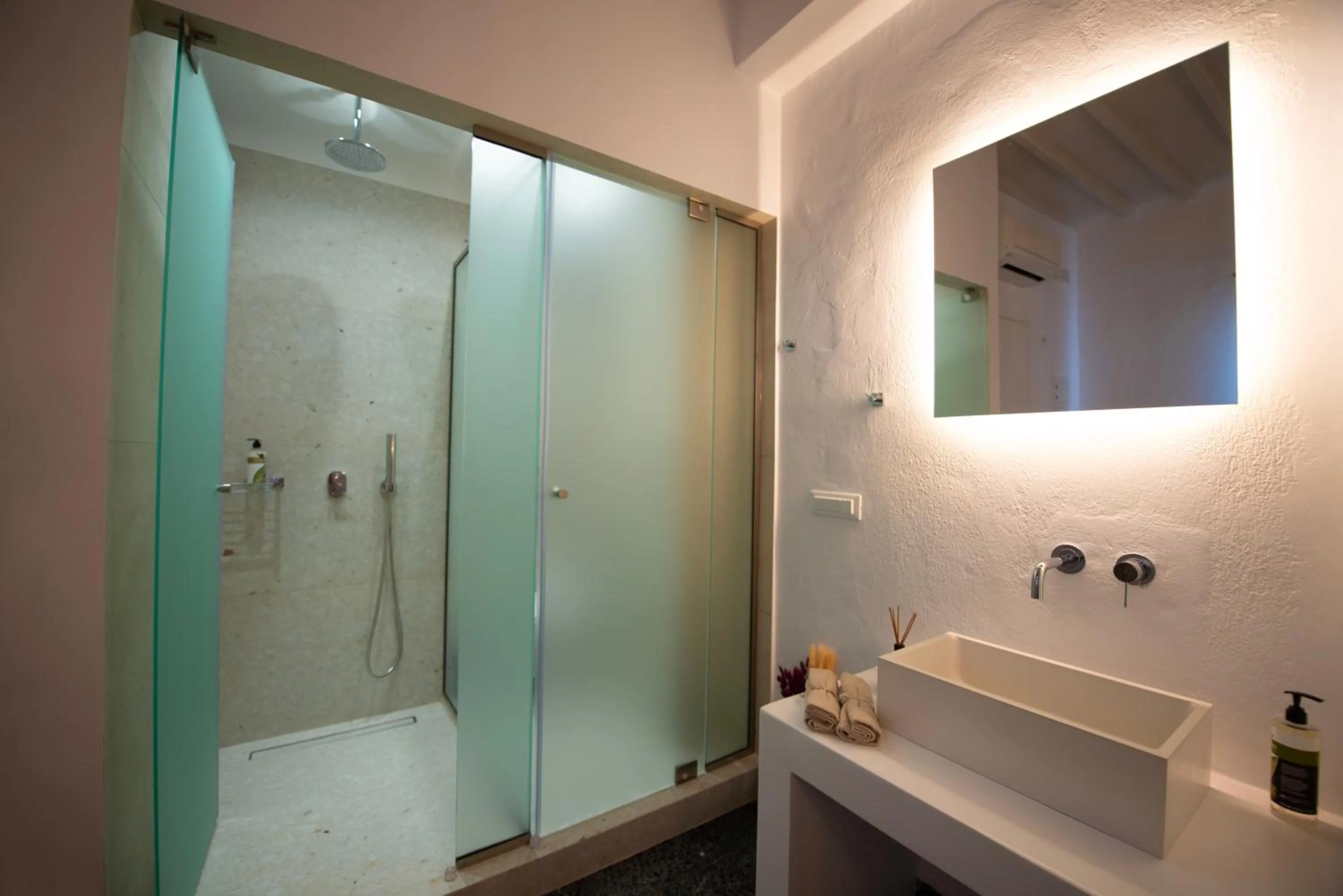 Shower in Boutique di Vito