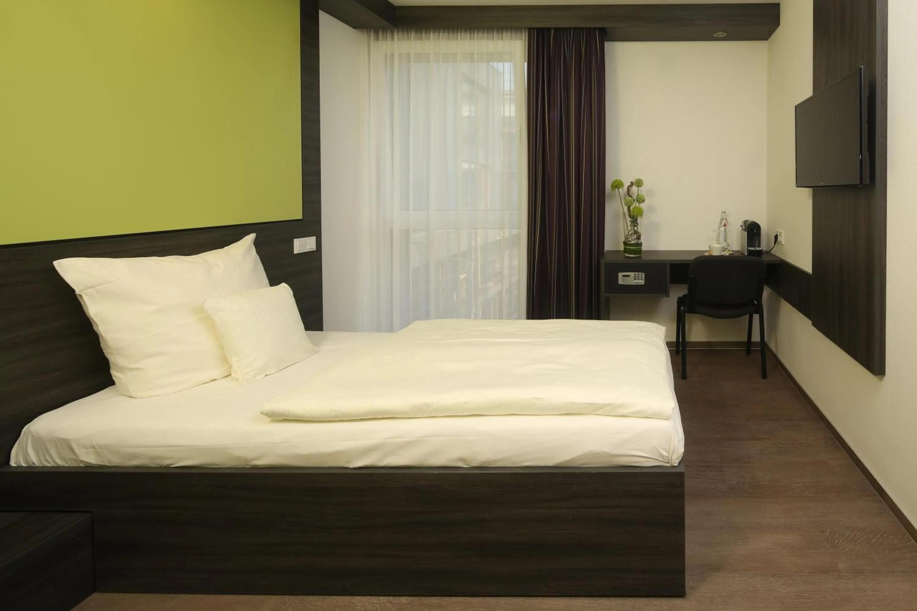 Bed in Economy-Hotel