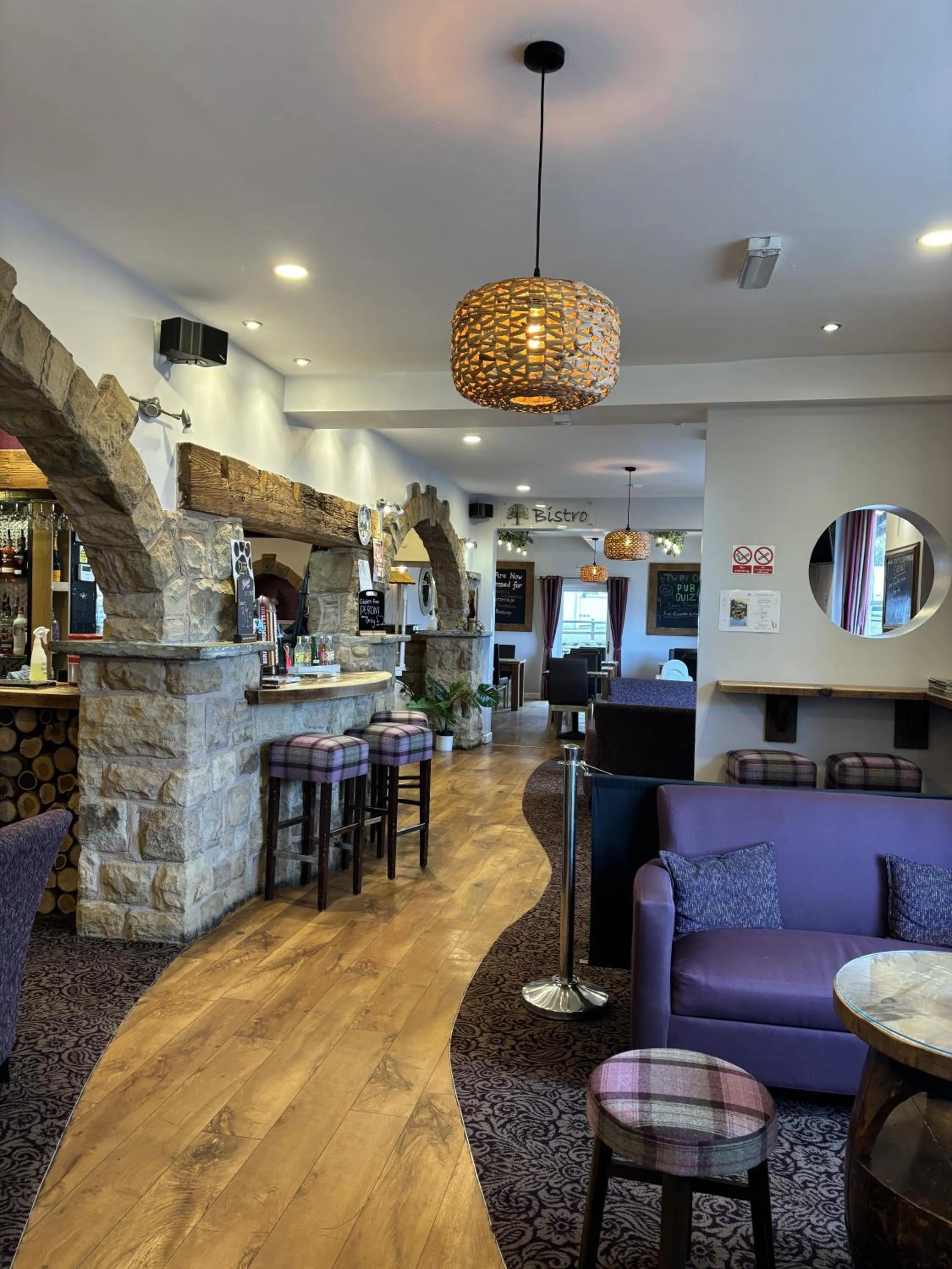 Lounge or bar in Twin Oaks Hotel