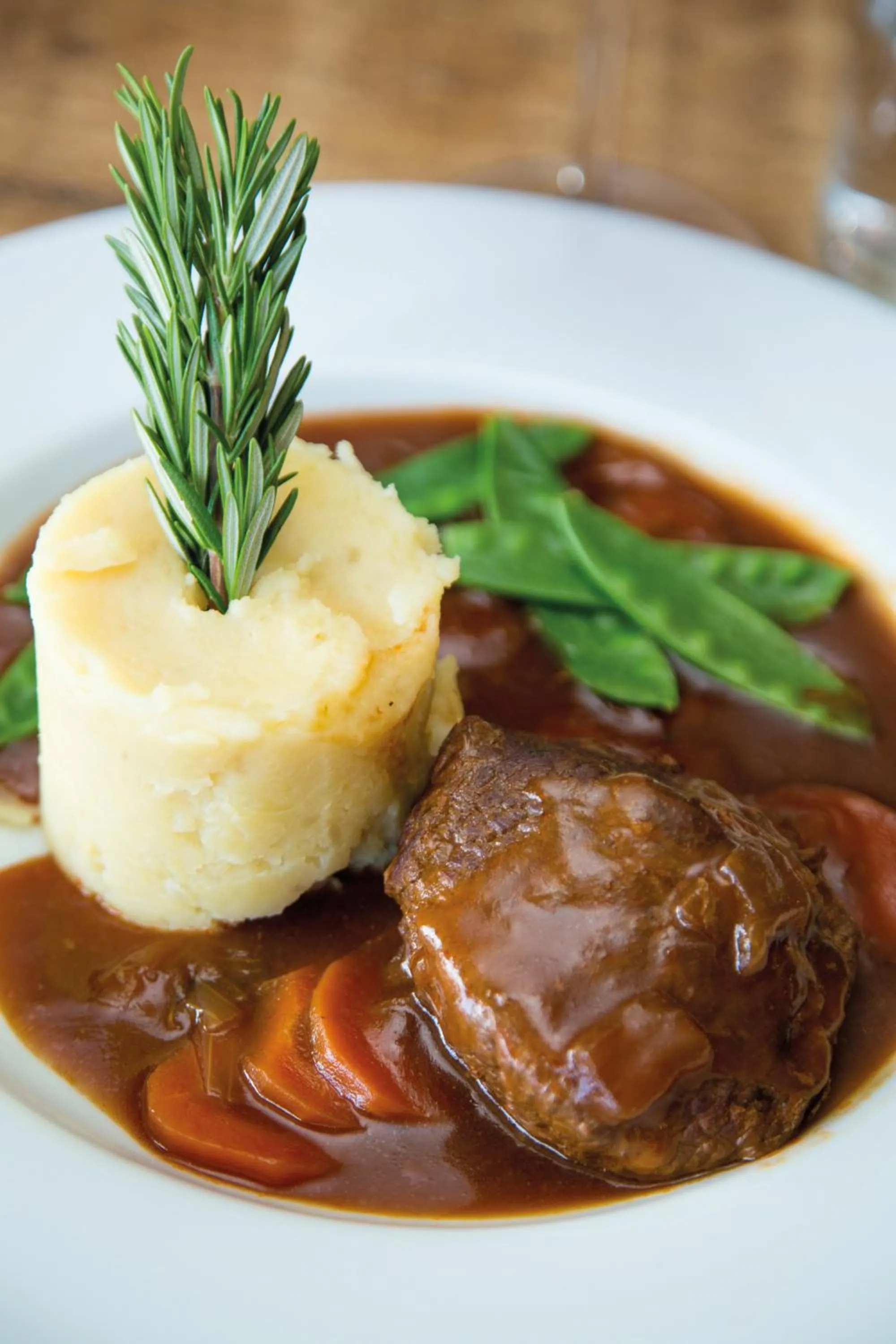 Restaurant/places to eat in Twin Oaks Hotel