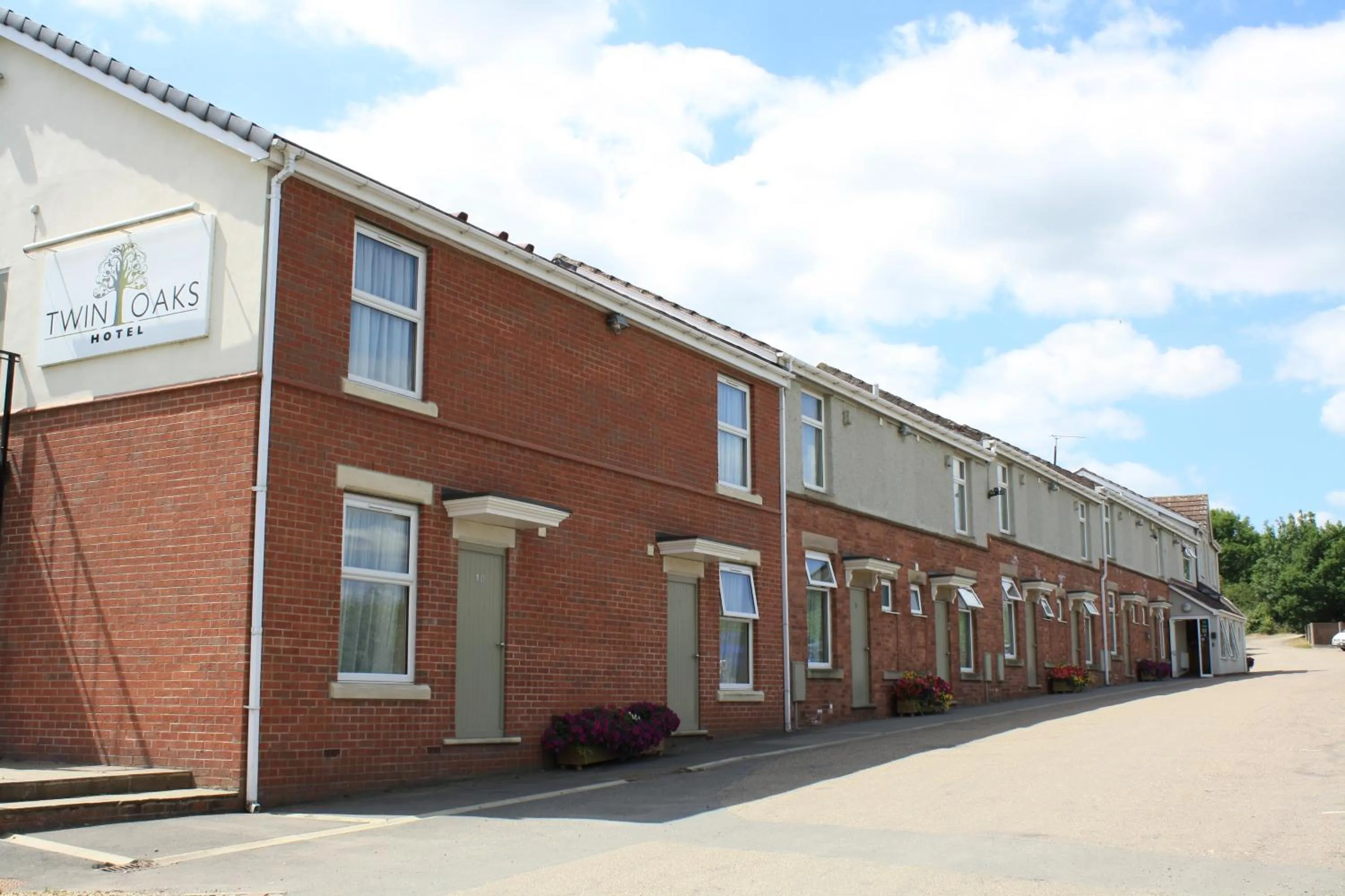 Facade/entrance in Twin Oaks Hotel