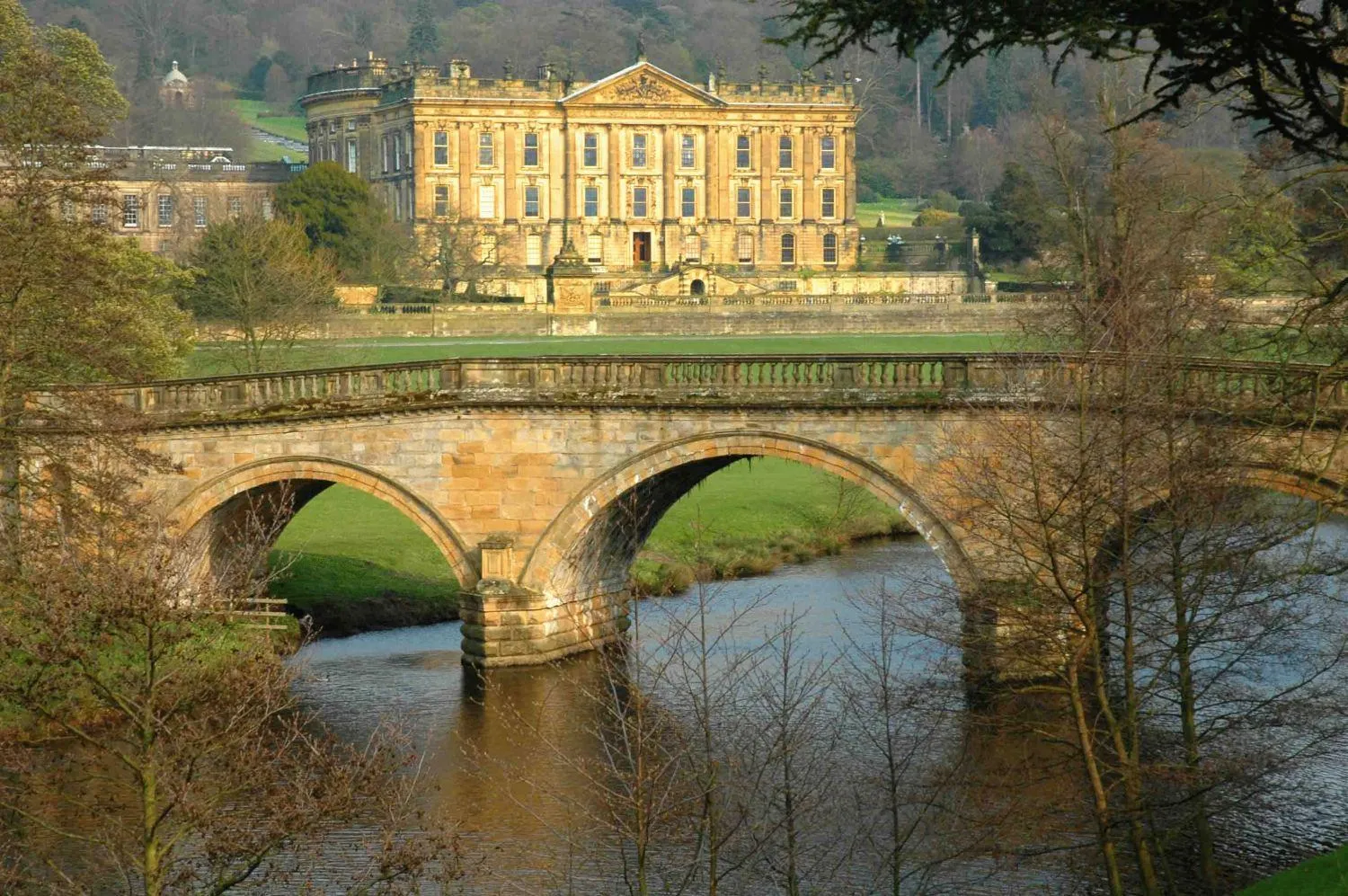 Property building in Twin Oaks Hotel