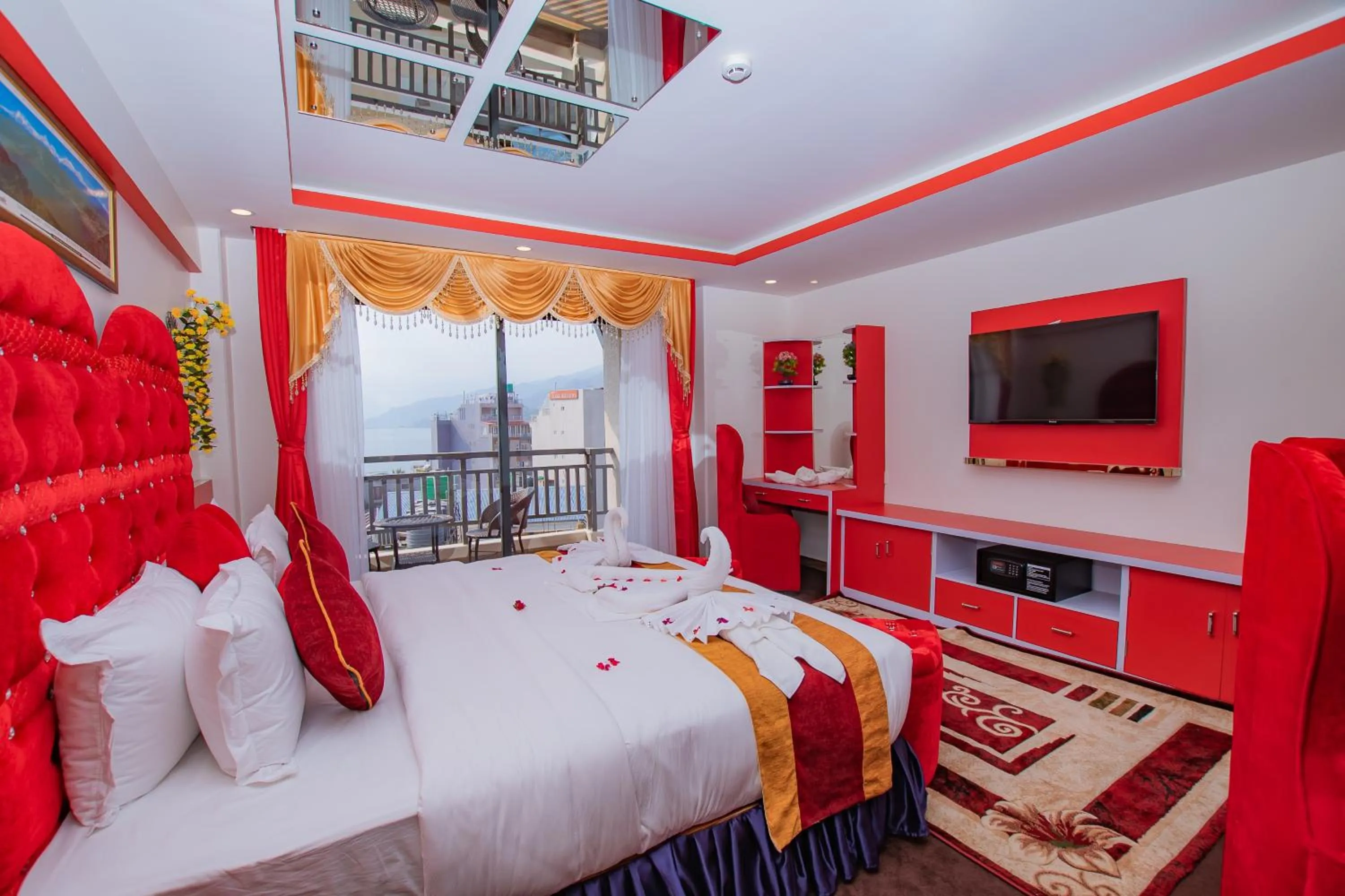 Bed in Hotel Pokhara Village & SPA