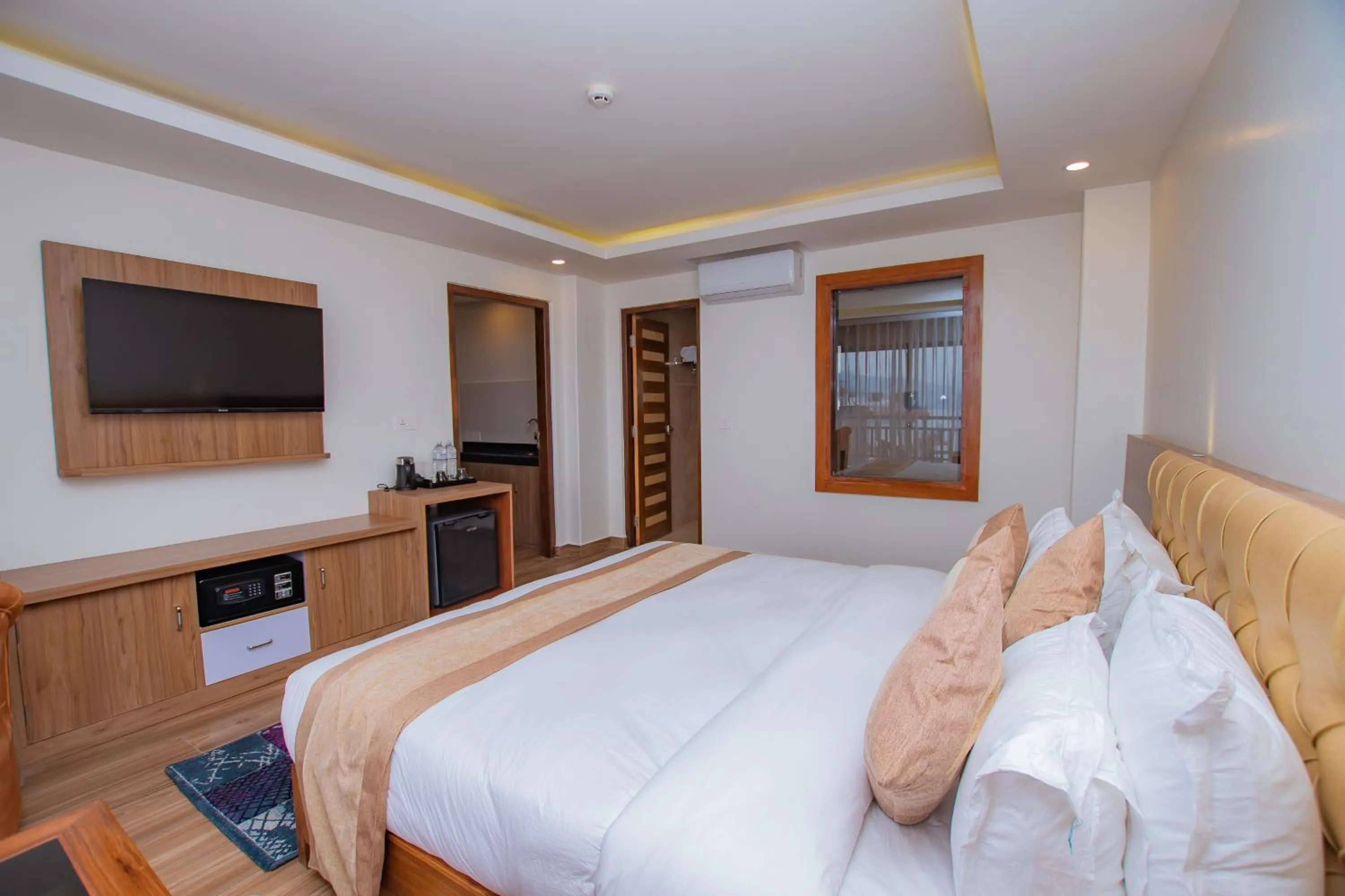 TV and multimedia, Bed in Hotel Pokhara Village & SPA