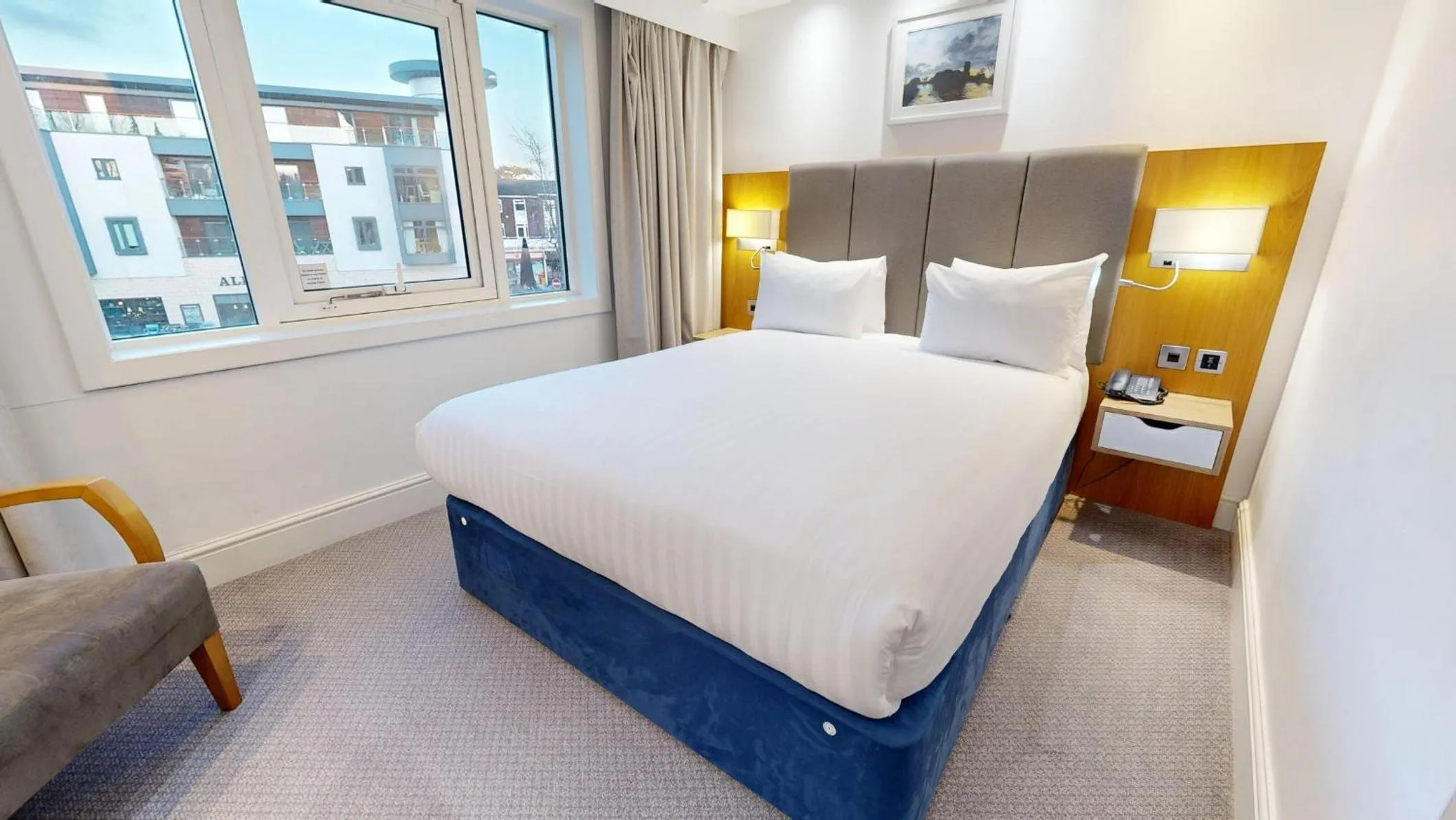 Photo of the whole room, Bed in Holiday Inn Kenilworth - Warwick by IHG