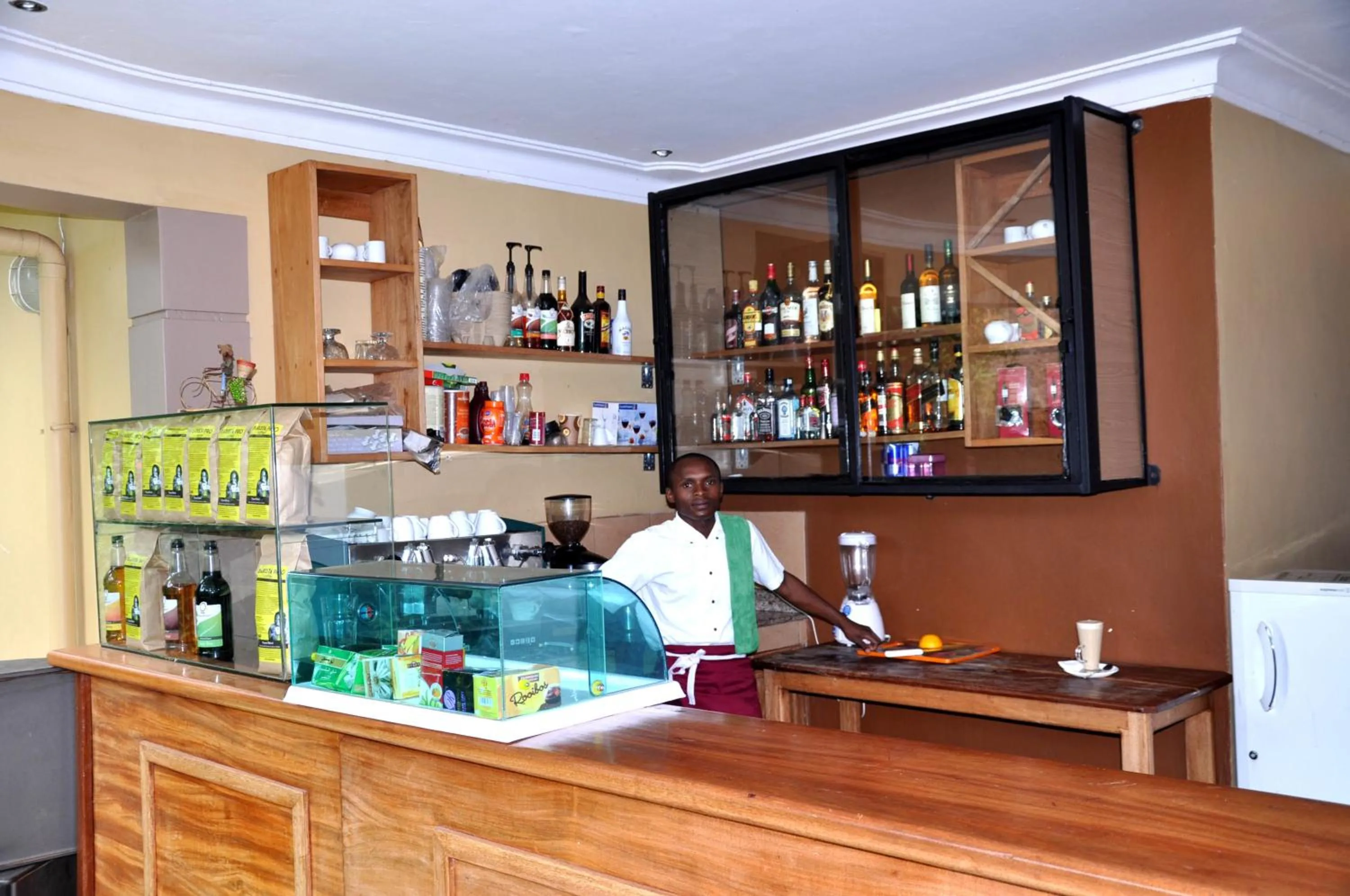 Lounge or bar in Olive Gardens Hotel Kampala