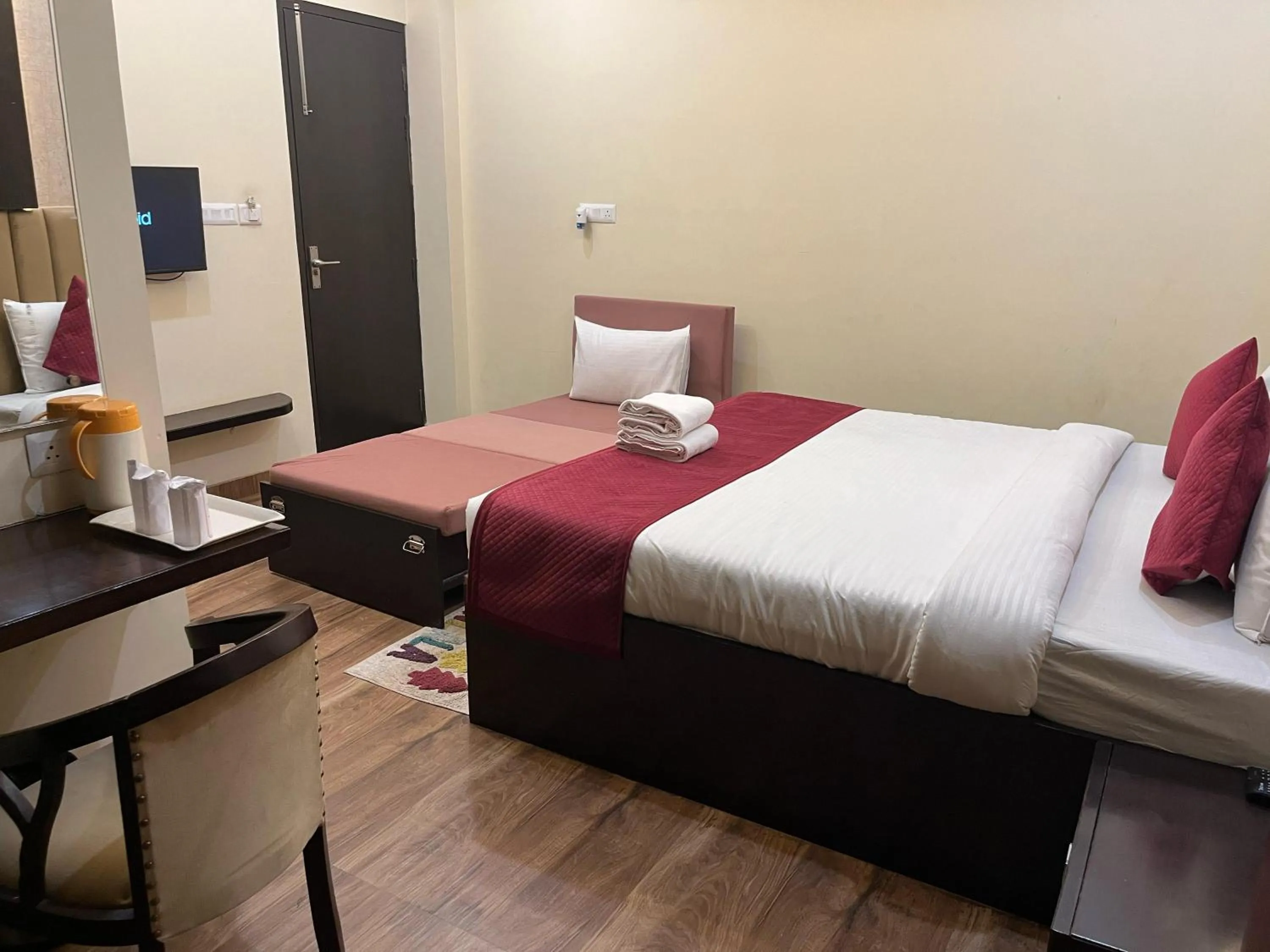 Photo of the whole room in Hotel Mayur Palace