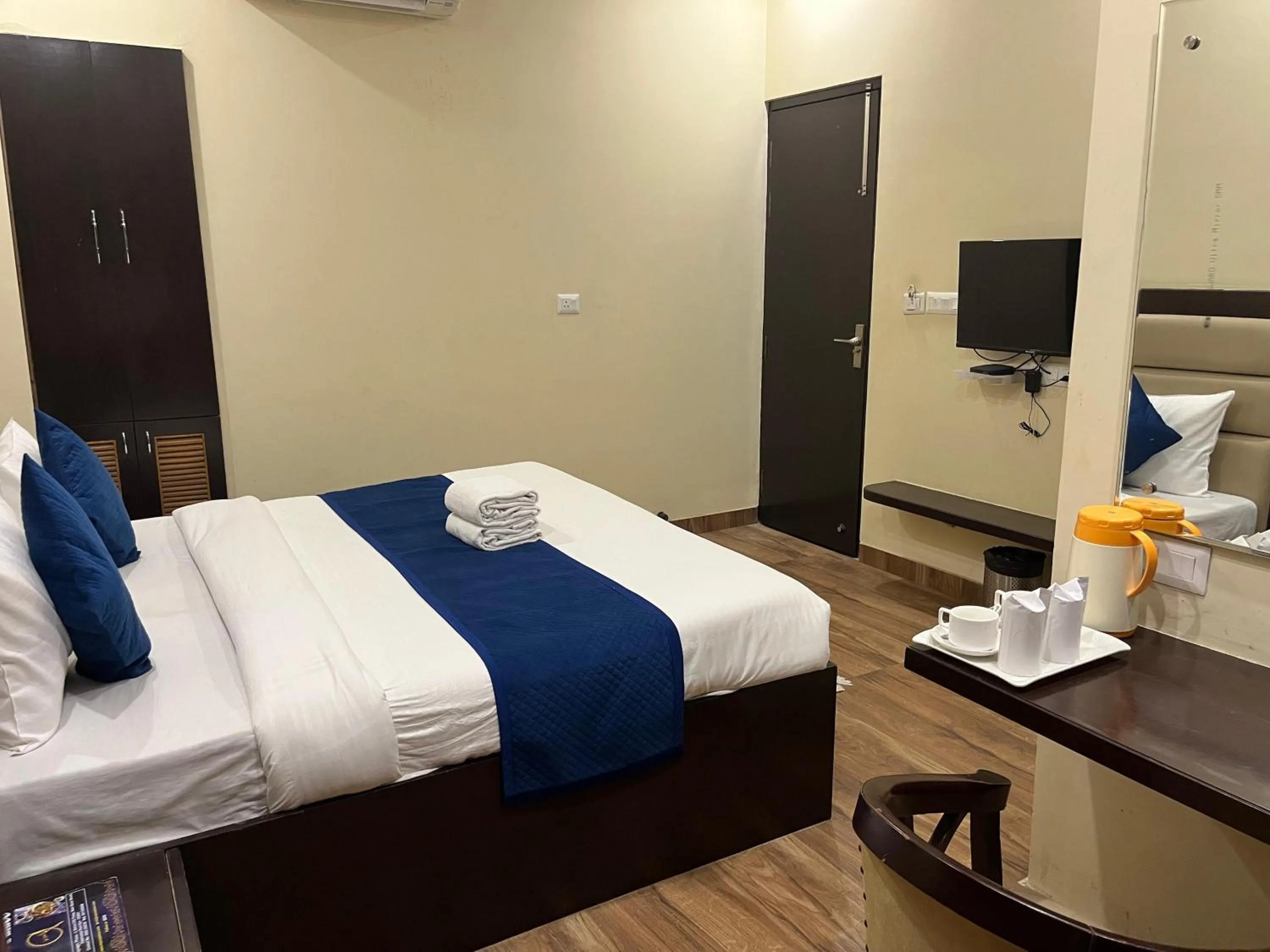 Photo of the whole room in Hotel Mayur Palace