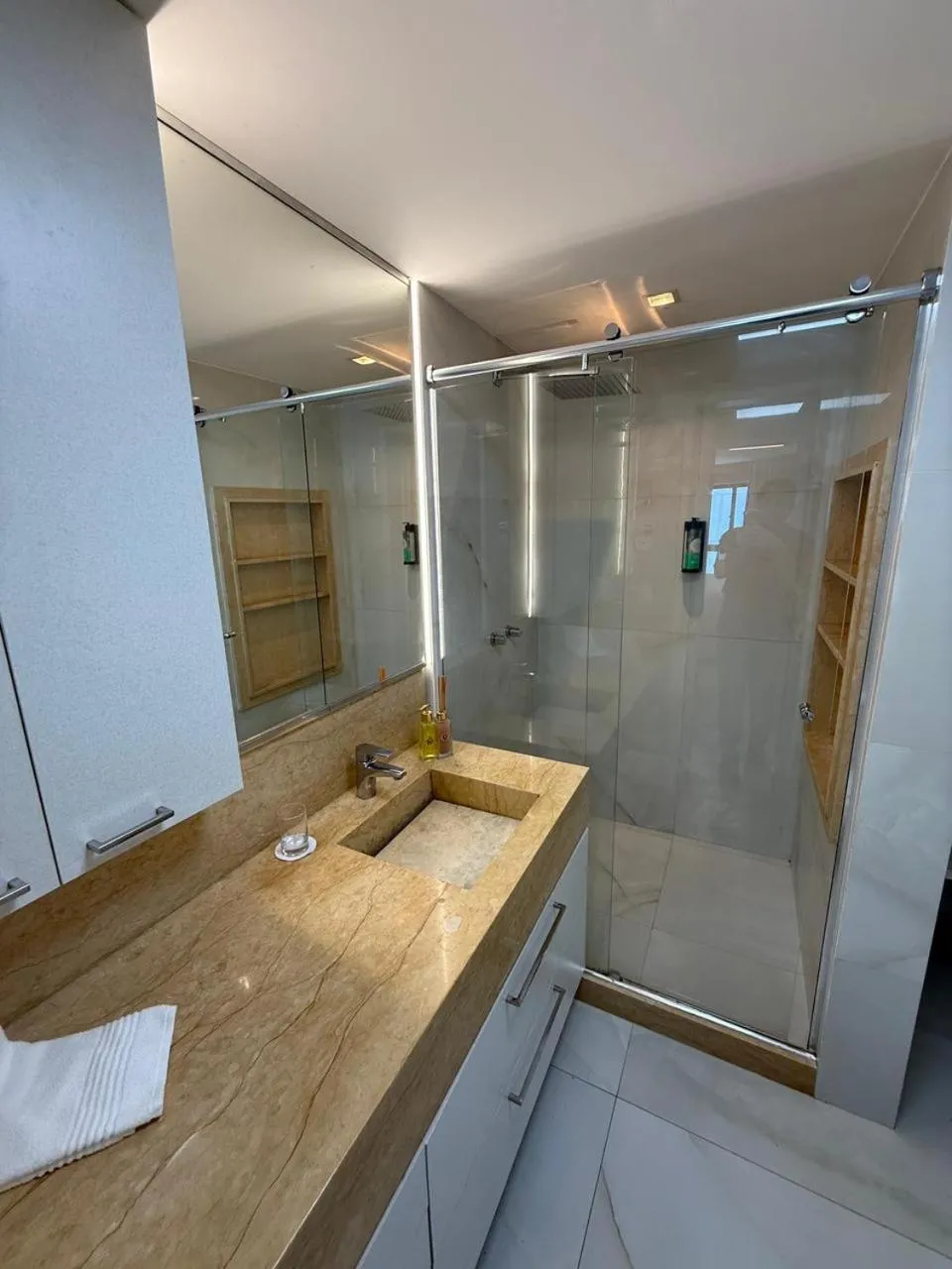 Bathroom in Iate Plaza Hotel