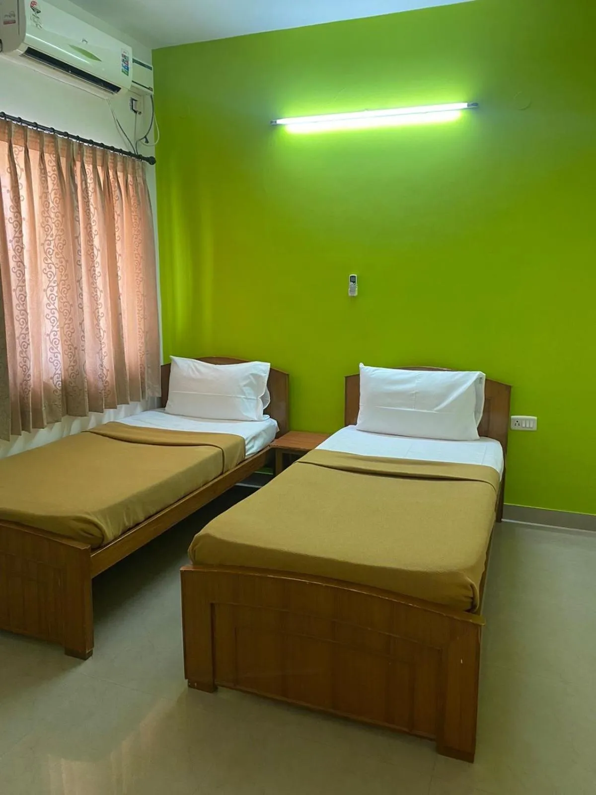 Bed in ThulasiRams Service Apartments