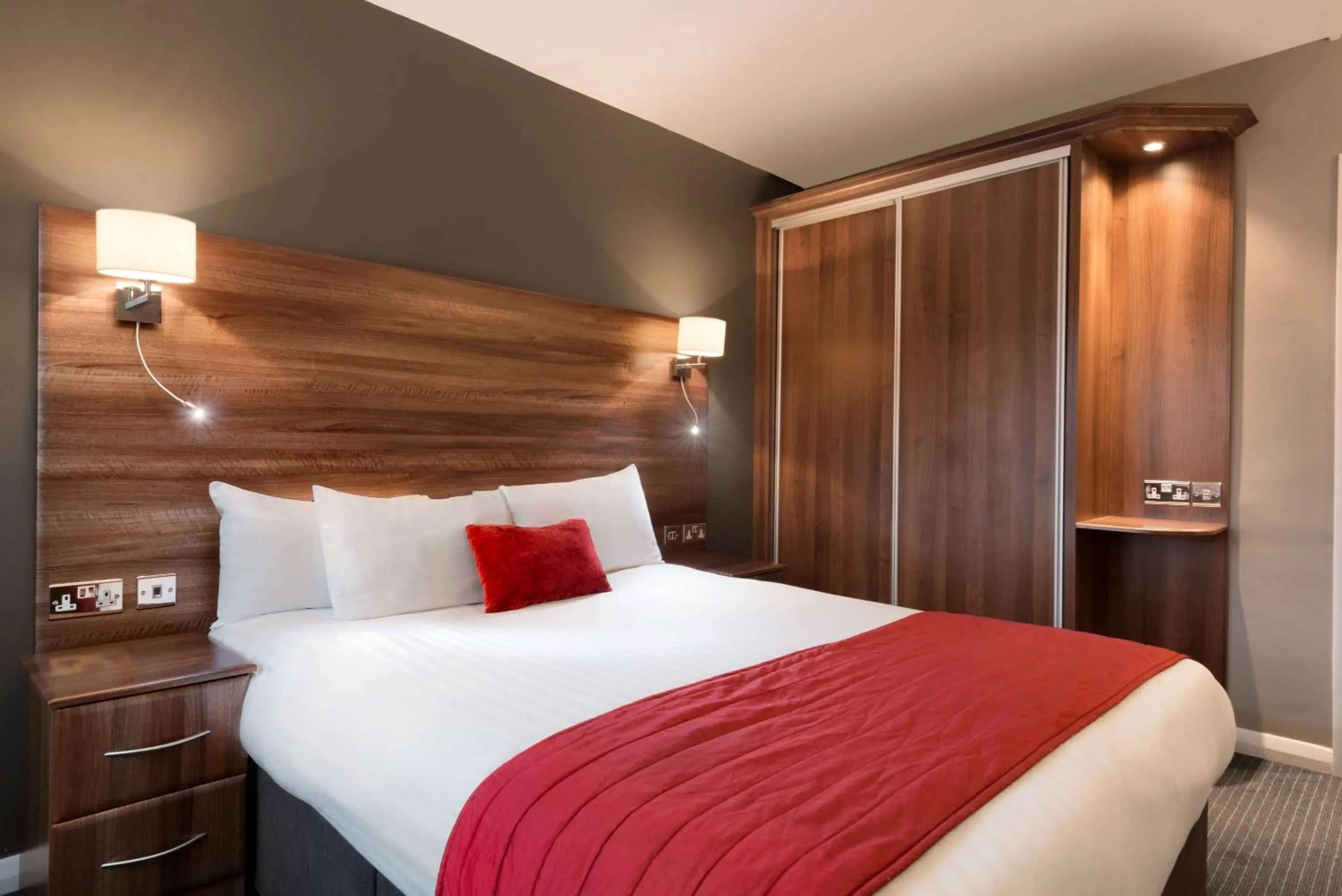 Photo of the whole room, Bed in Riverside Hotel