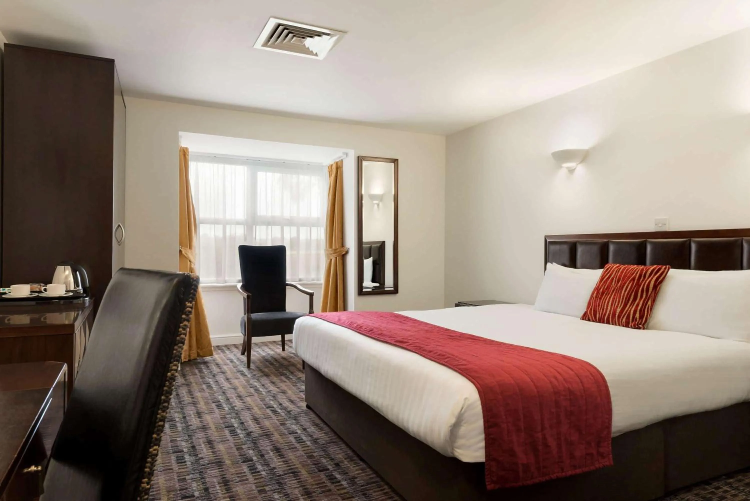 Photo of the whole room, Bed in Riverside Hotel