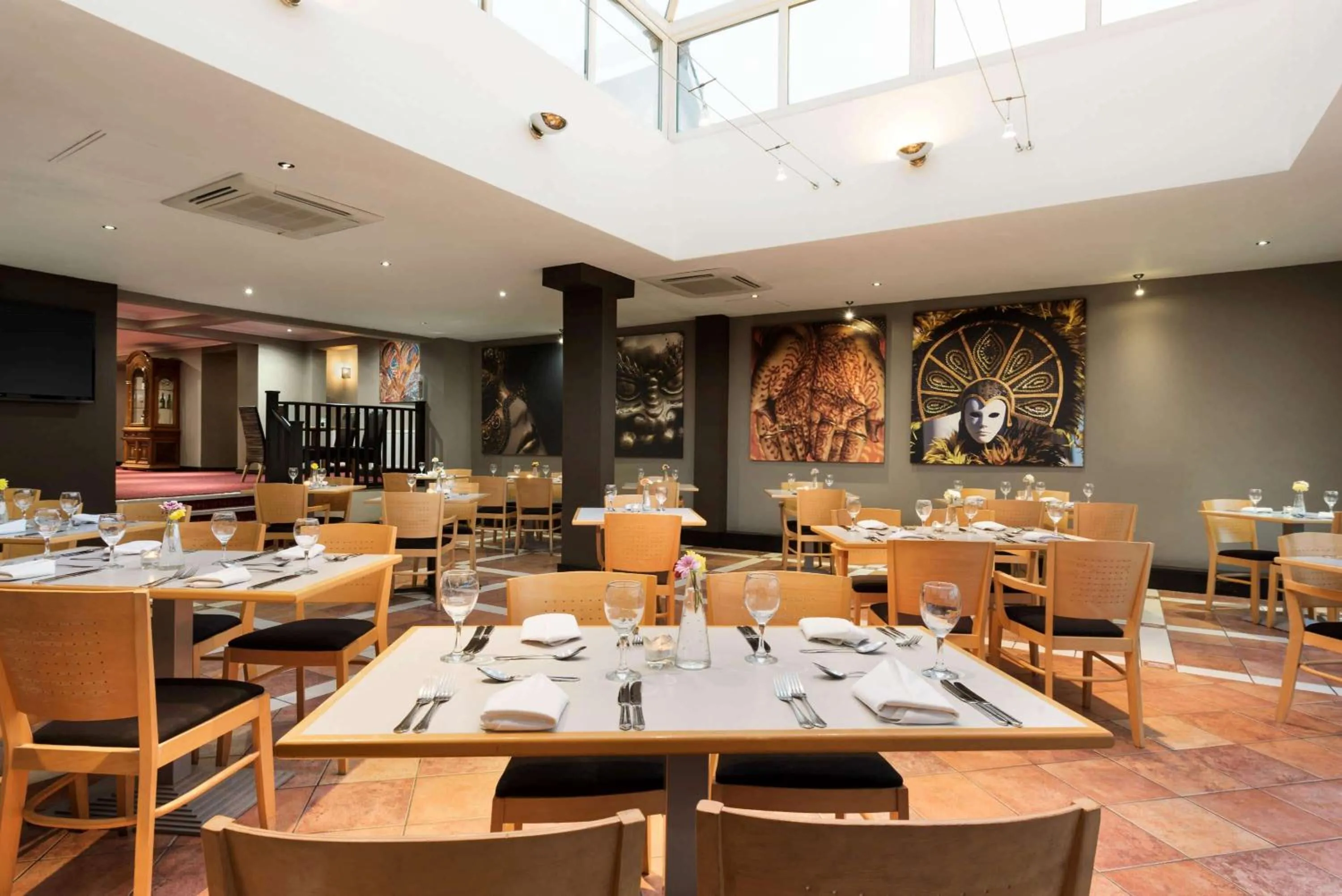 Restaurant/places to eat in Riverside Hotel