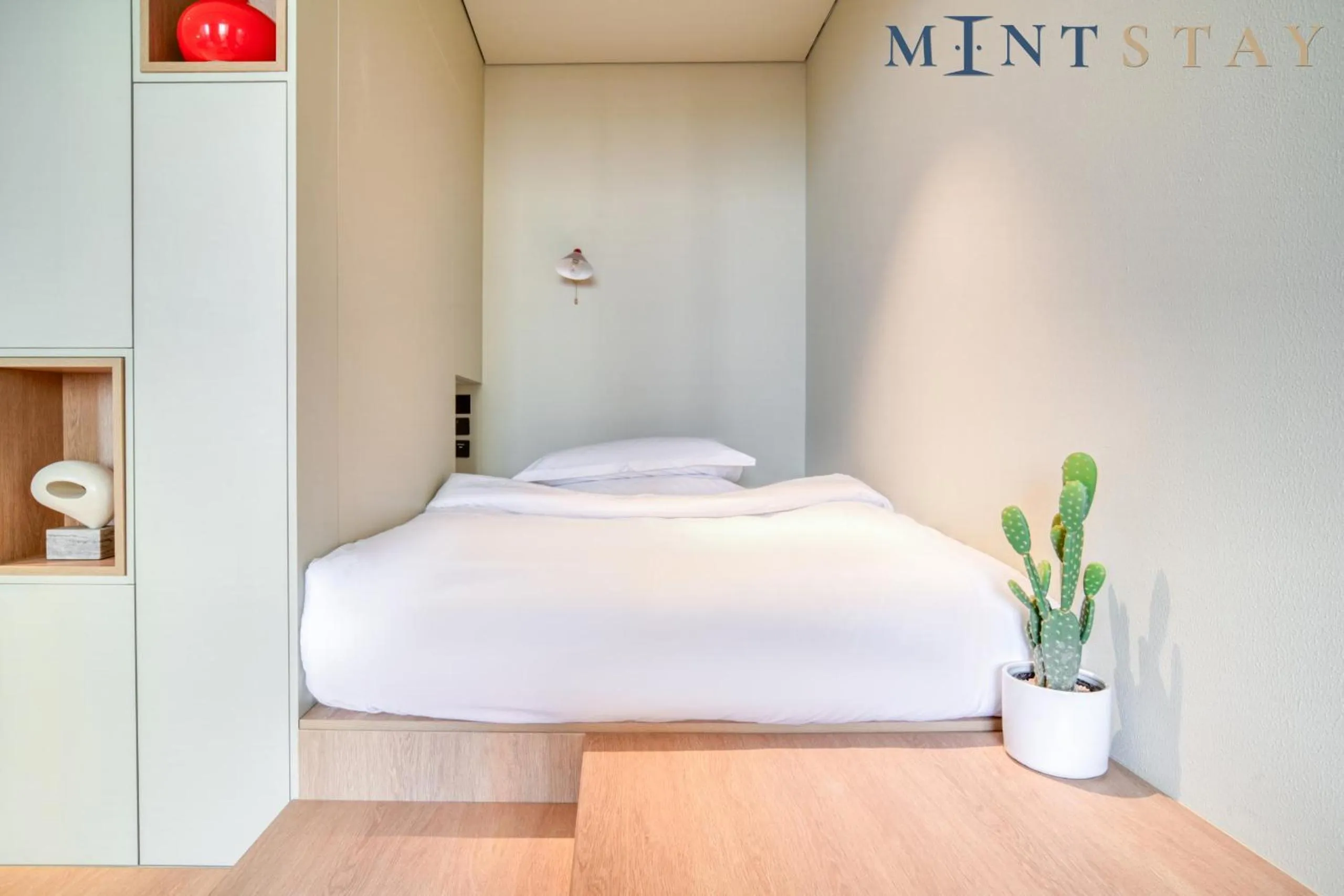 Bed in Upside Living, Business Bay Dubai - Mint Stay