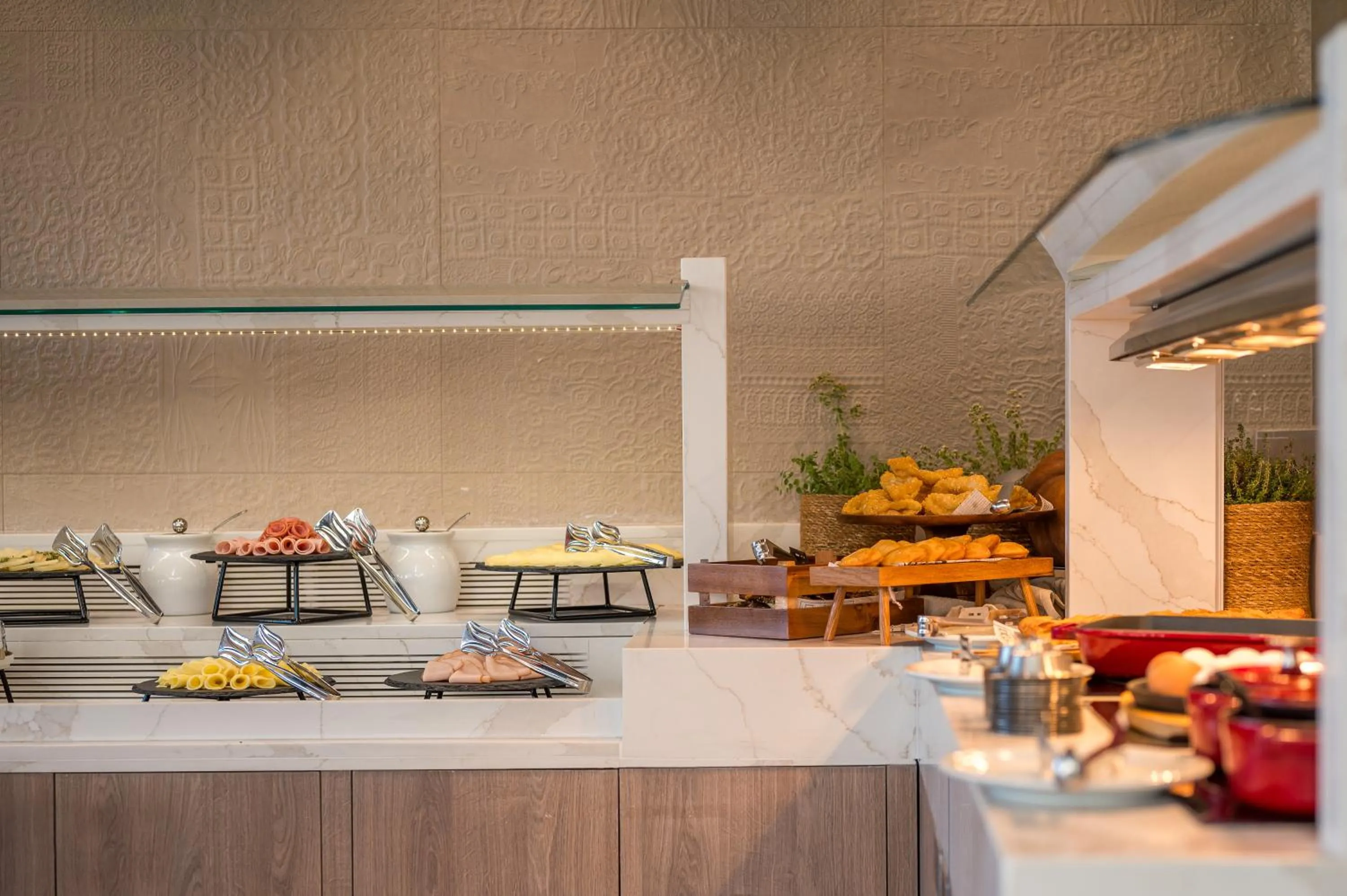 Food and drinks in Hotel Pyriá