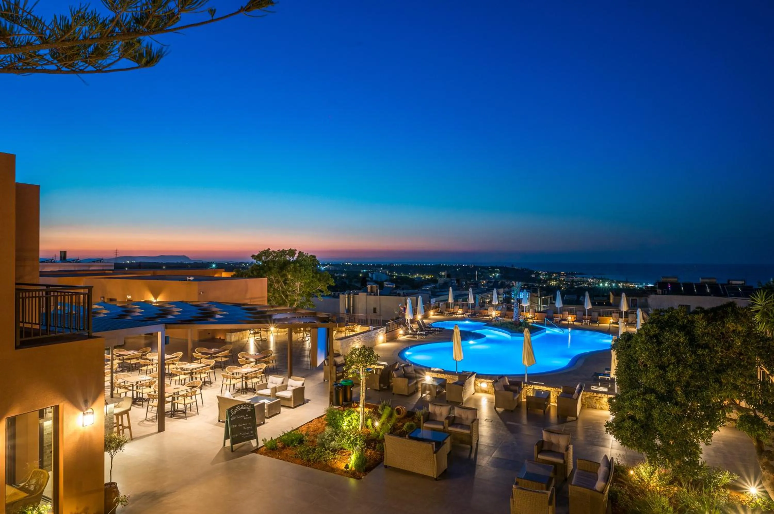 Night in Hotel Pyriá