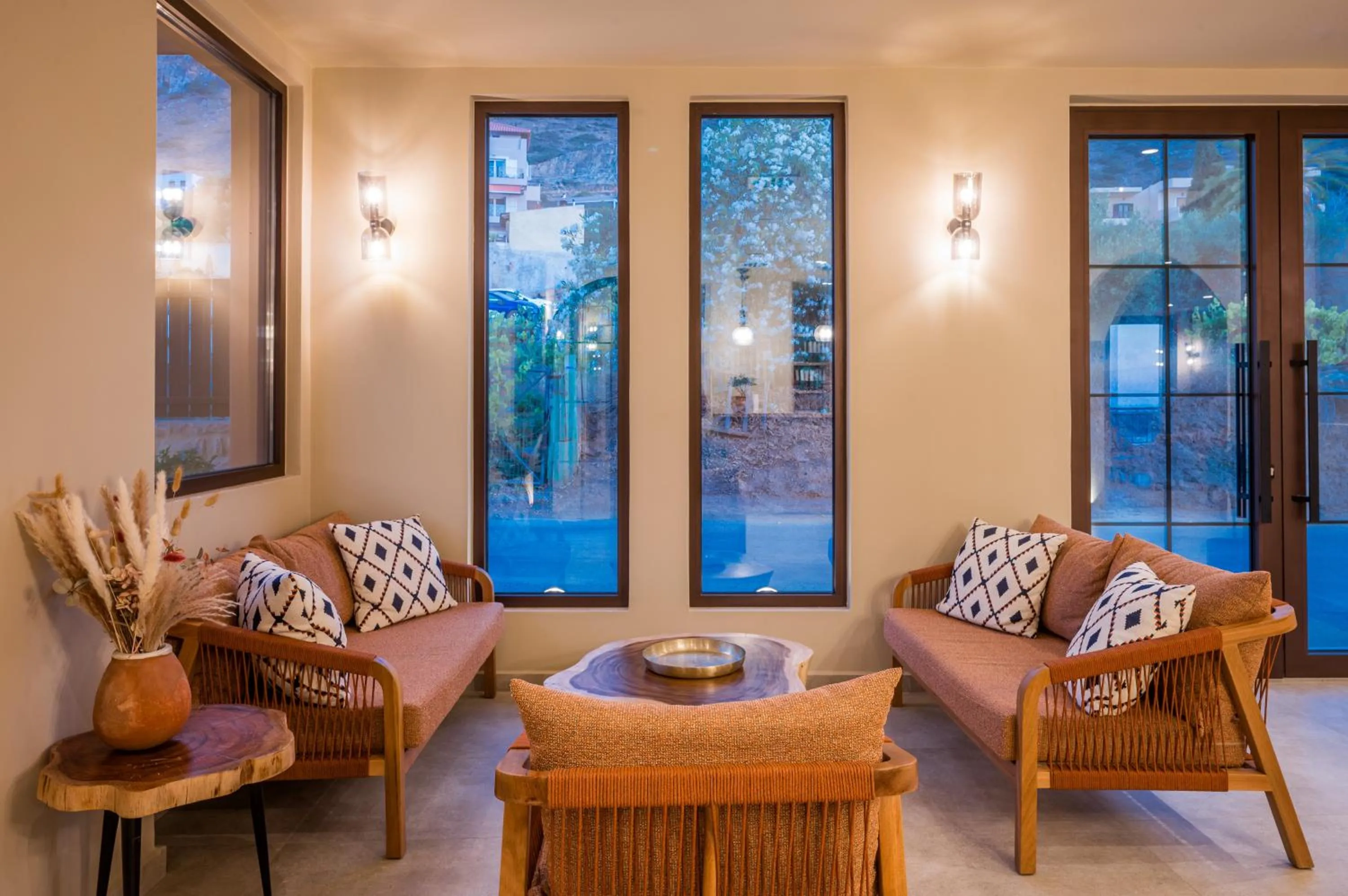 Lobby or reception in Hotel Pyriá