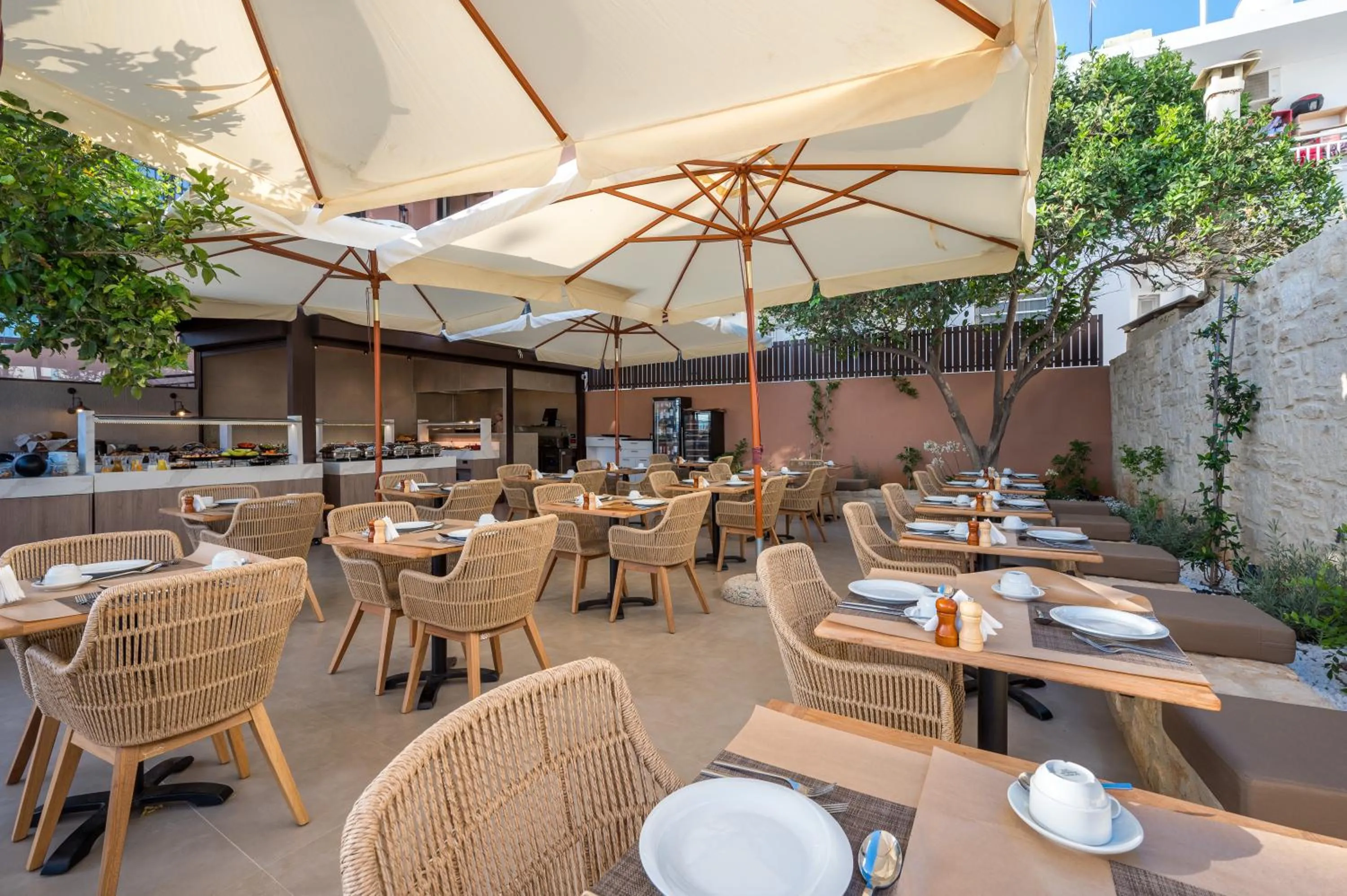 Restaurant/places to eat in Hotel Pyriá