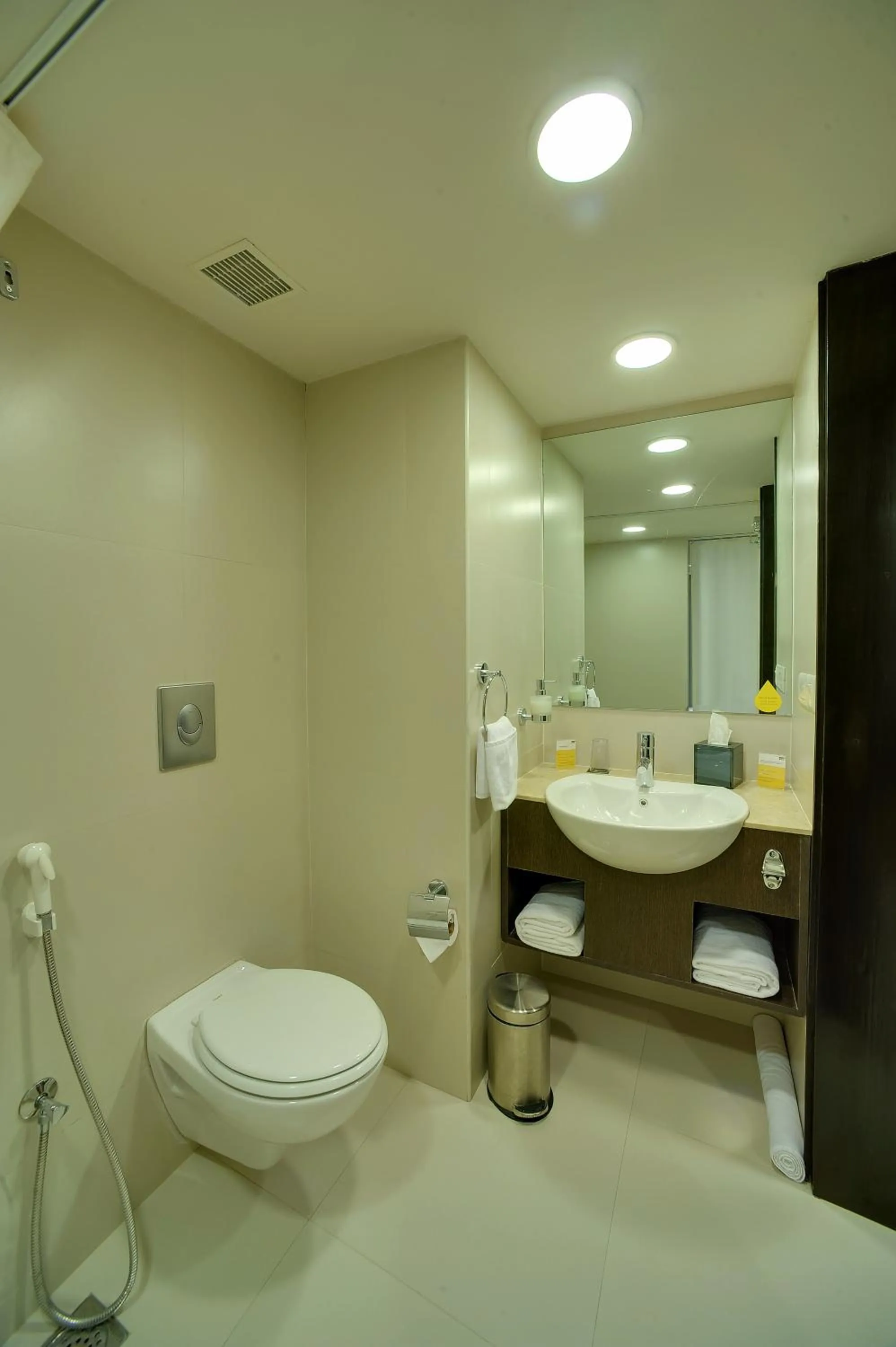 Public Bath in Keys Select by Lemon Tree Hotels, Kochi