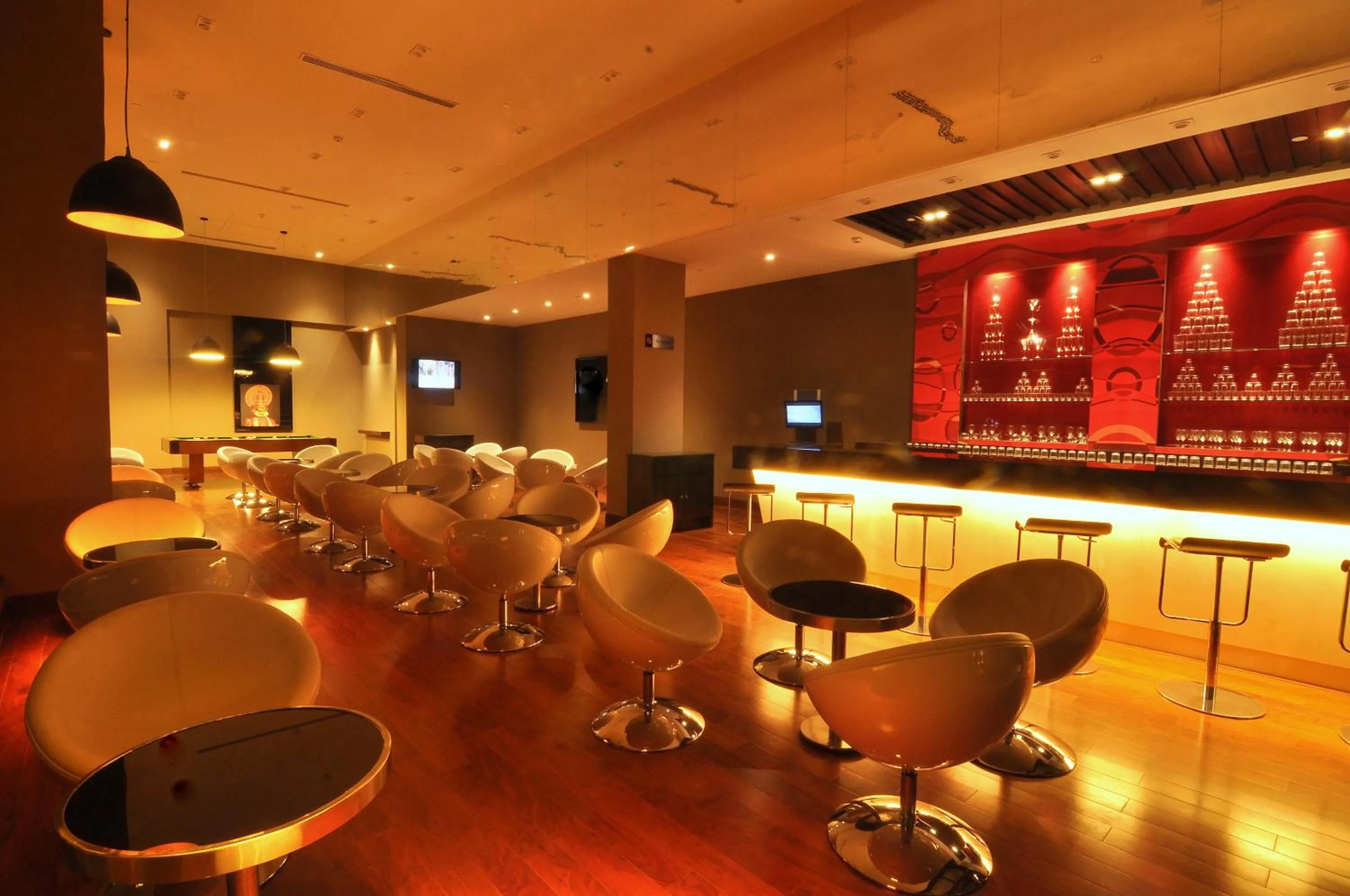 Lounge or bar in Keys Select by Lemon Tree Hotels, Kochi