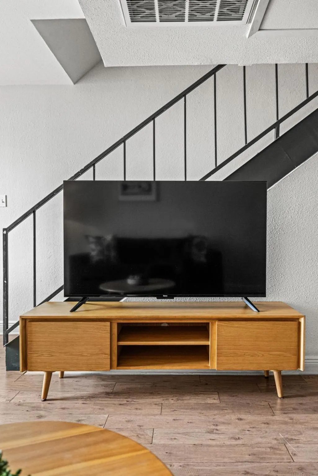 TV and multimedia in Littlefield Lofts, Hosted by Placemakr - 6th St