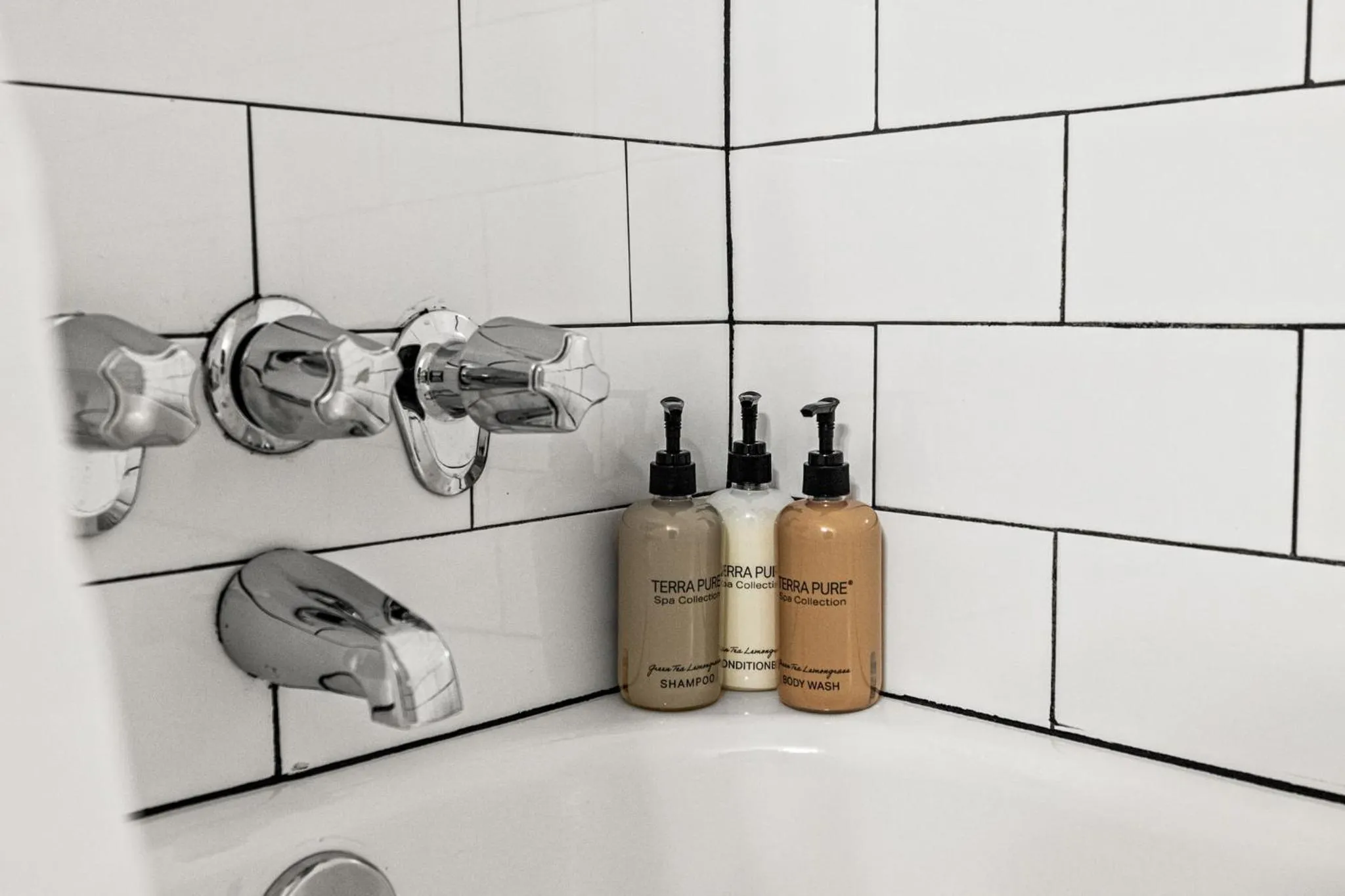 Shower in Littlefield Lofts, Hosted by Placemakr - 6th St