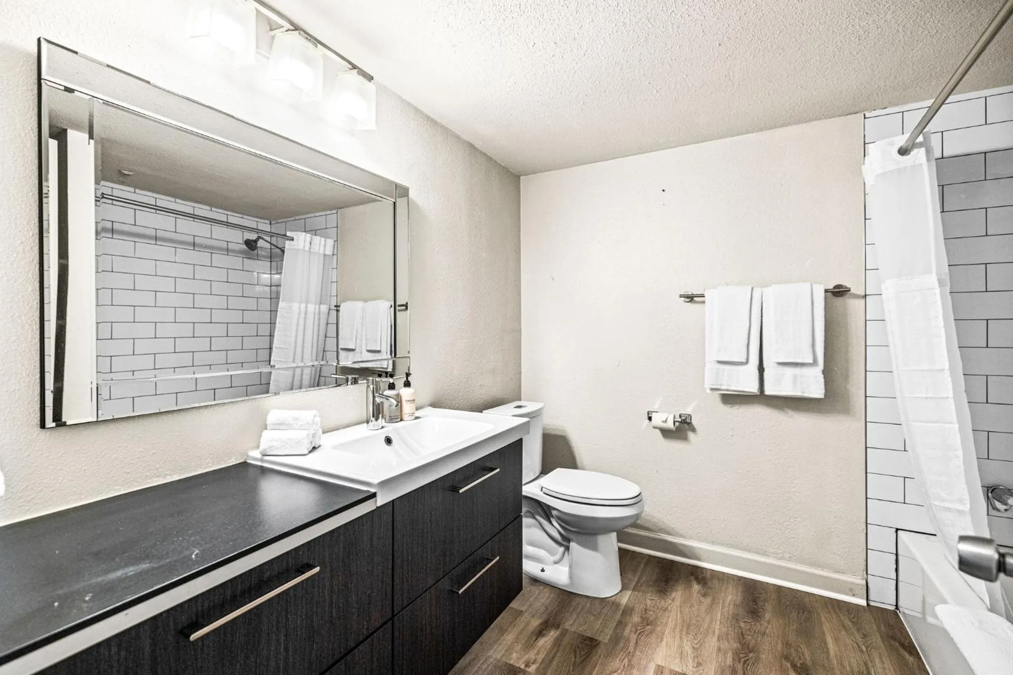 Shower in Littlefield Lofts, Hosted by Placemakr - 6th St