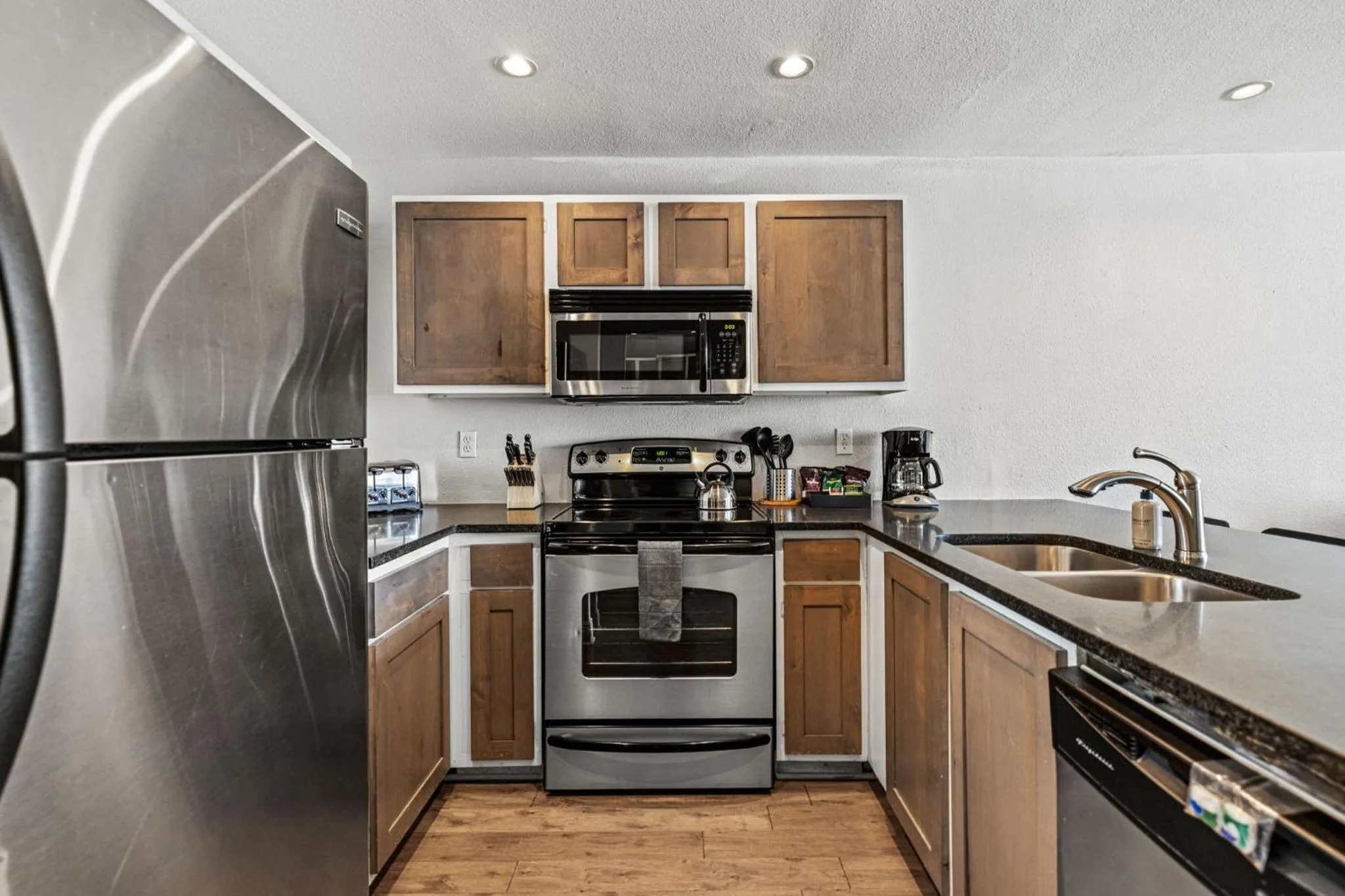 kitchen in Littlefield Lofts, Hosted by Placemakr - 6th St