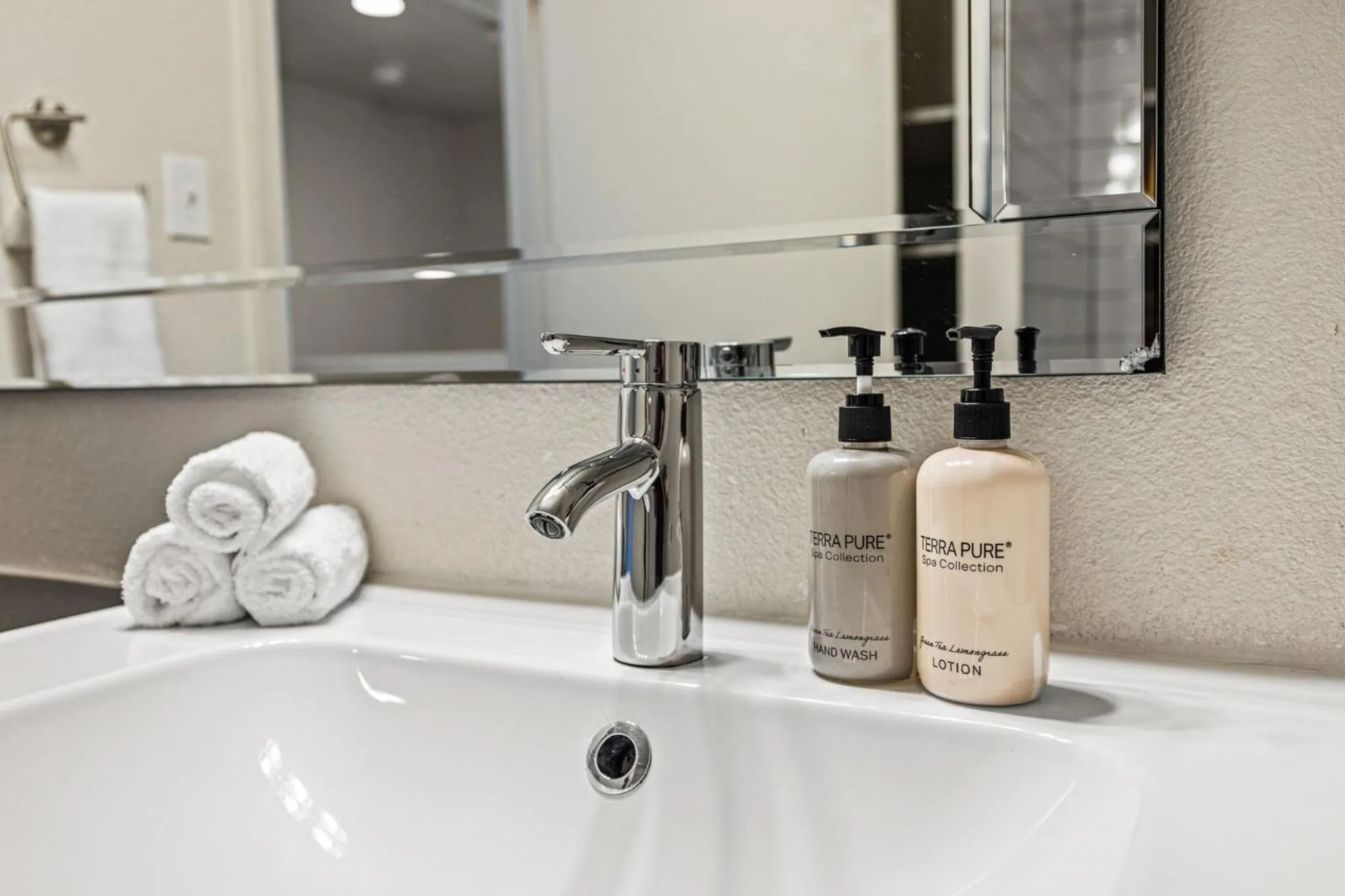 Bathroom in Littlefield Lofts, Hosted by Placemakr - 6th St