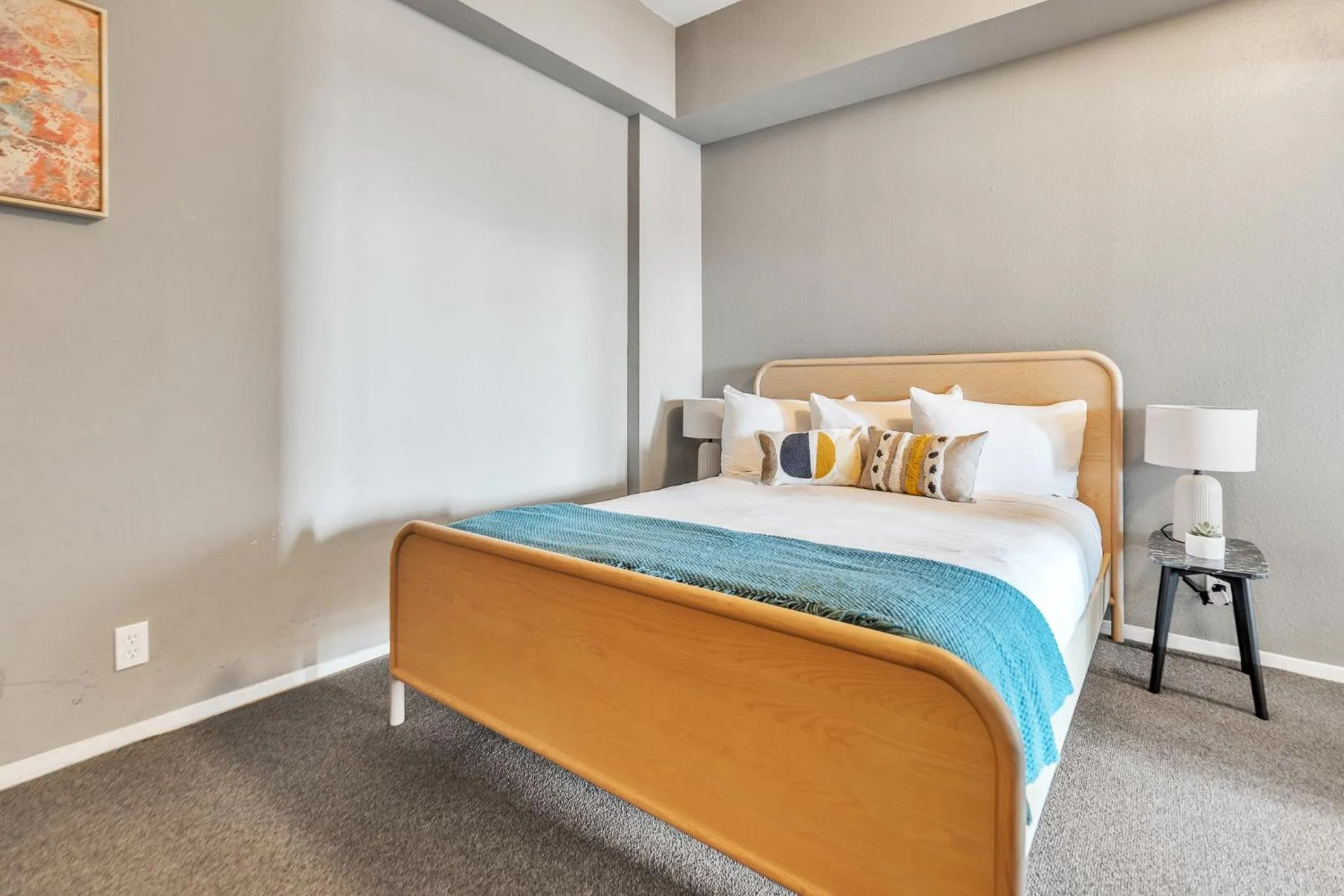 Bed in Littlefield Lofts, Hosted by Placemakr - 6th St