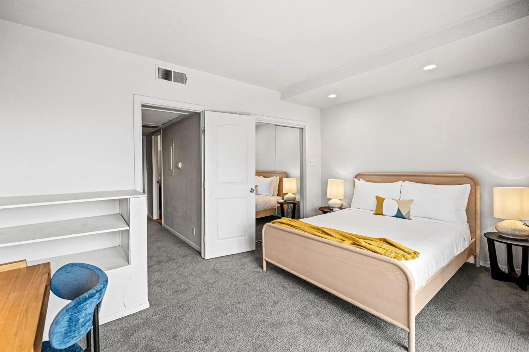 Bed in Littlefield Lofts, Hosted by Placemakr - 6th St