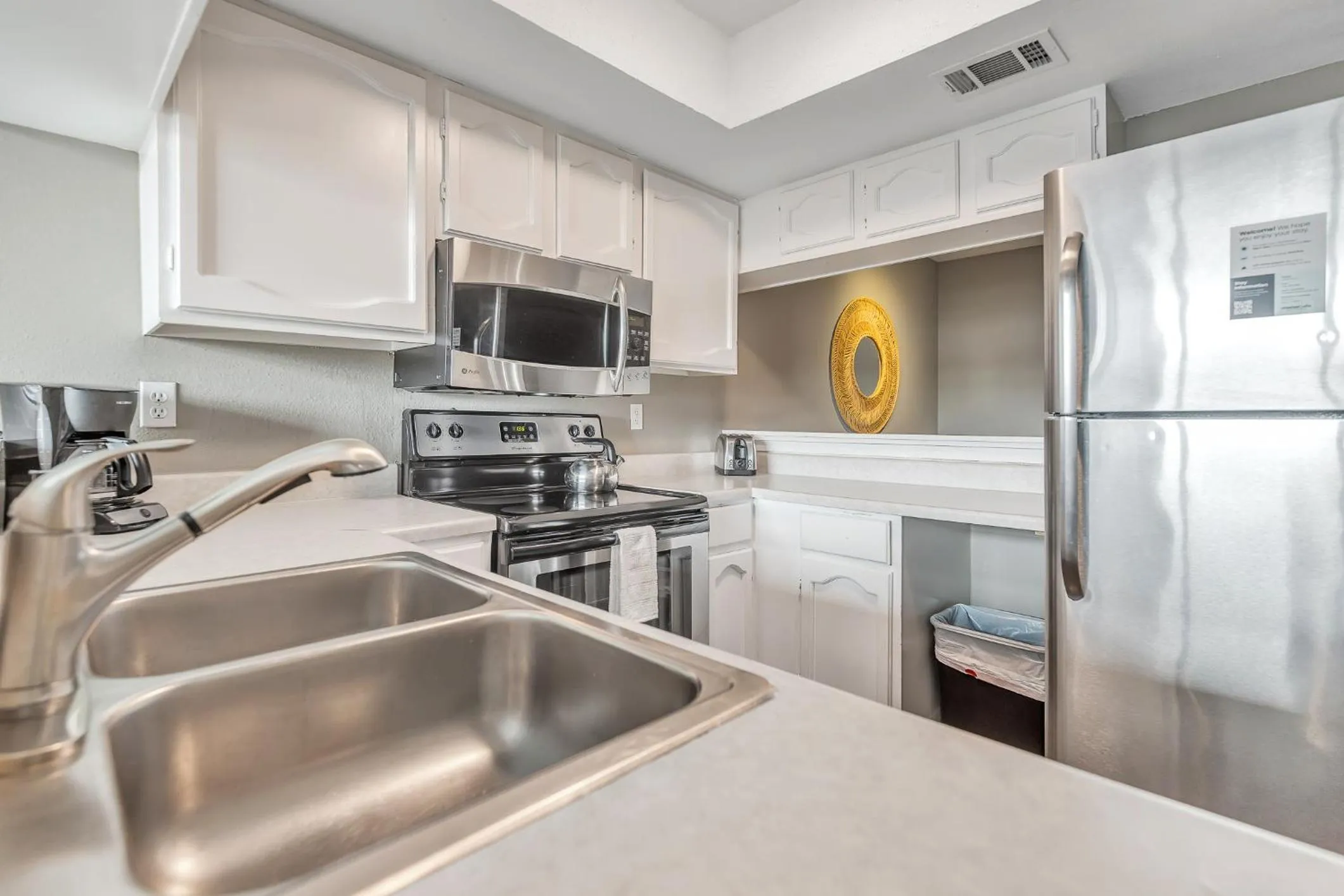 Kitchen or kitchenette in Littlefield Lofts, Hosted by Placemakr - 6th St