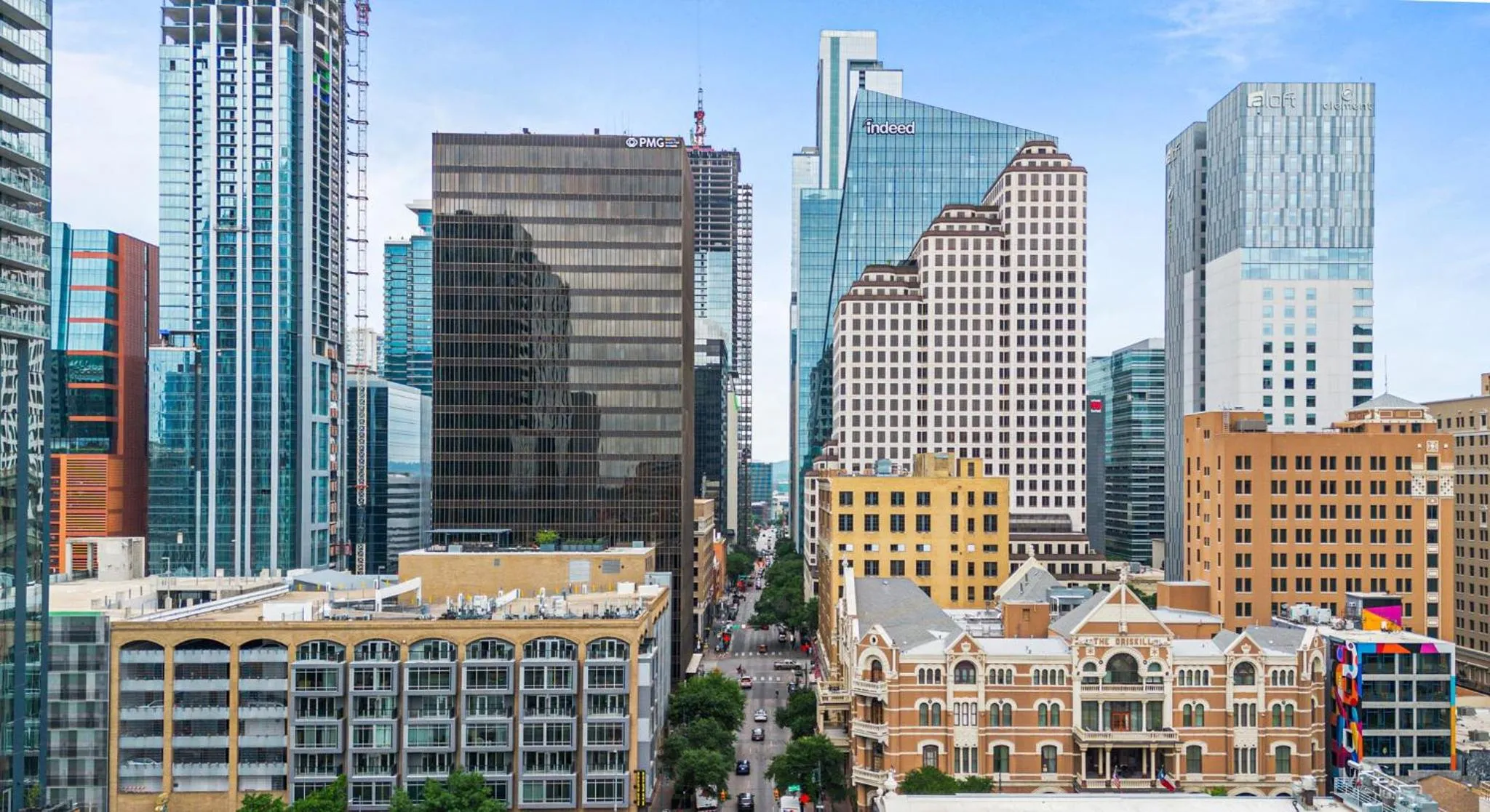 Property building in Littlefield Lofts, Hosted by Placemakr - 6th St