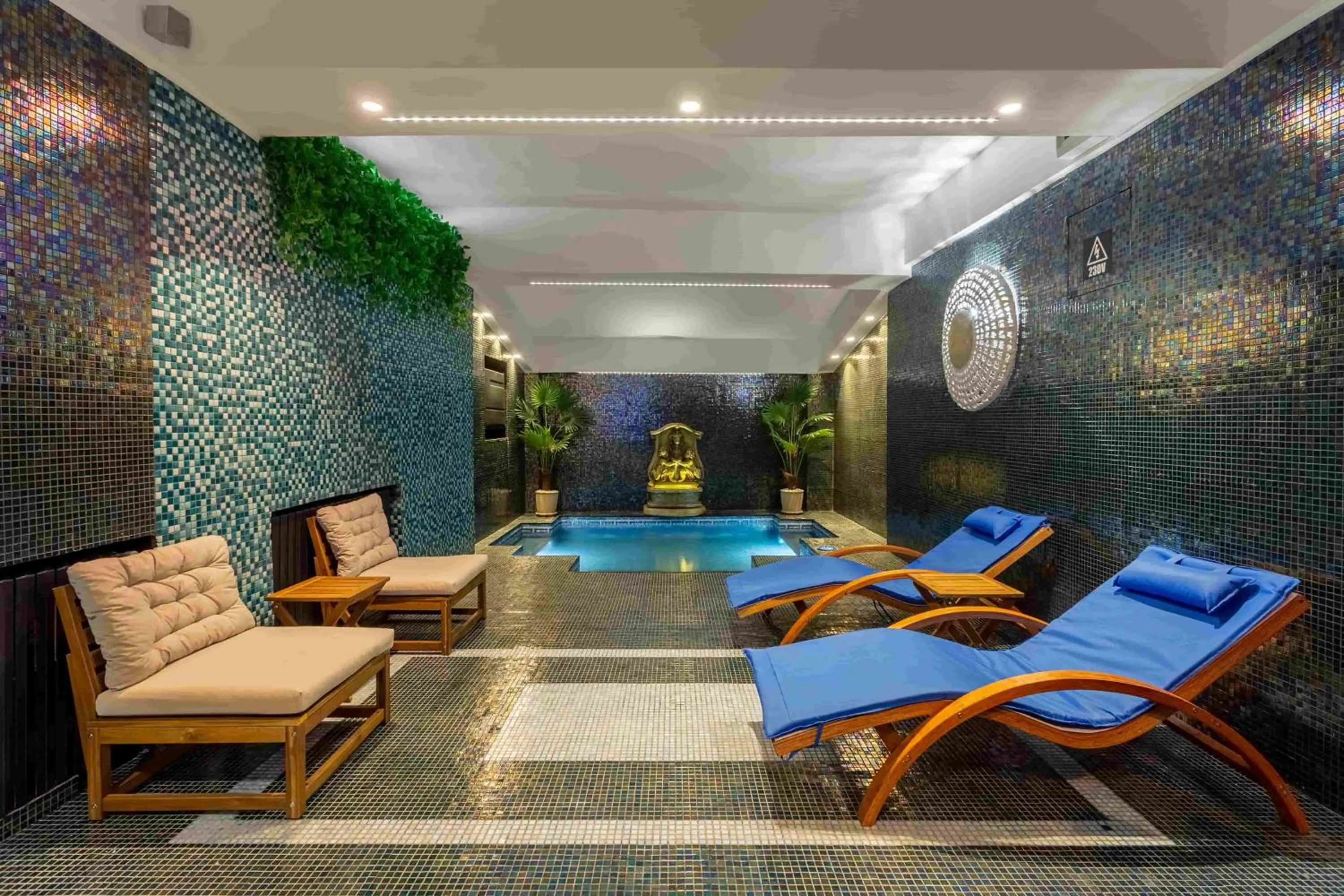 Spa and wellness centre/facilities in Arc de Triomphe by CityBookings